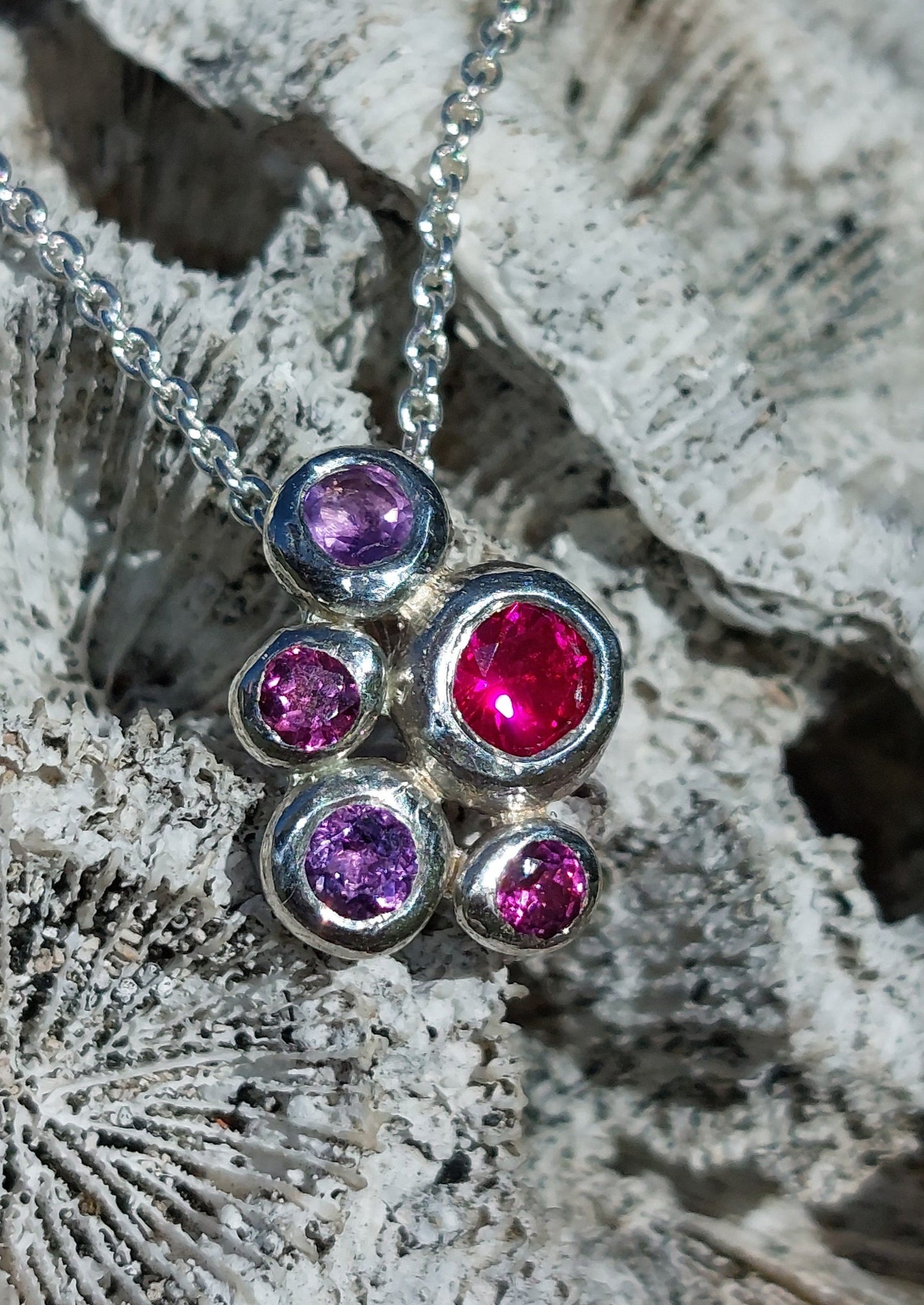 "Ciottoli" In argento con Rubino sintetico, Rhodolite ed Ametiste.