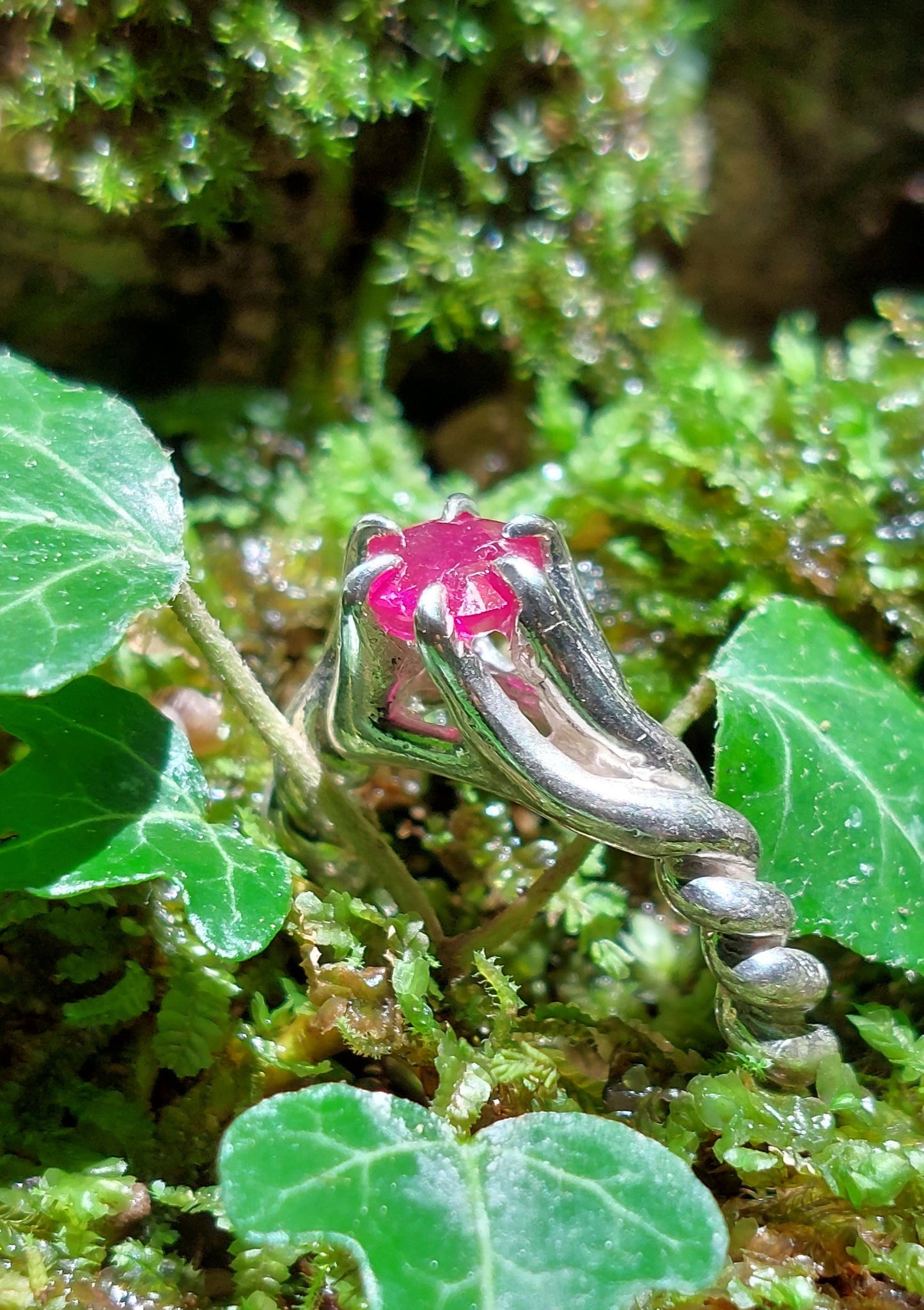 Anello "Torchon"con Rubino (Naturale, Trattato) taglio rotondo