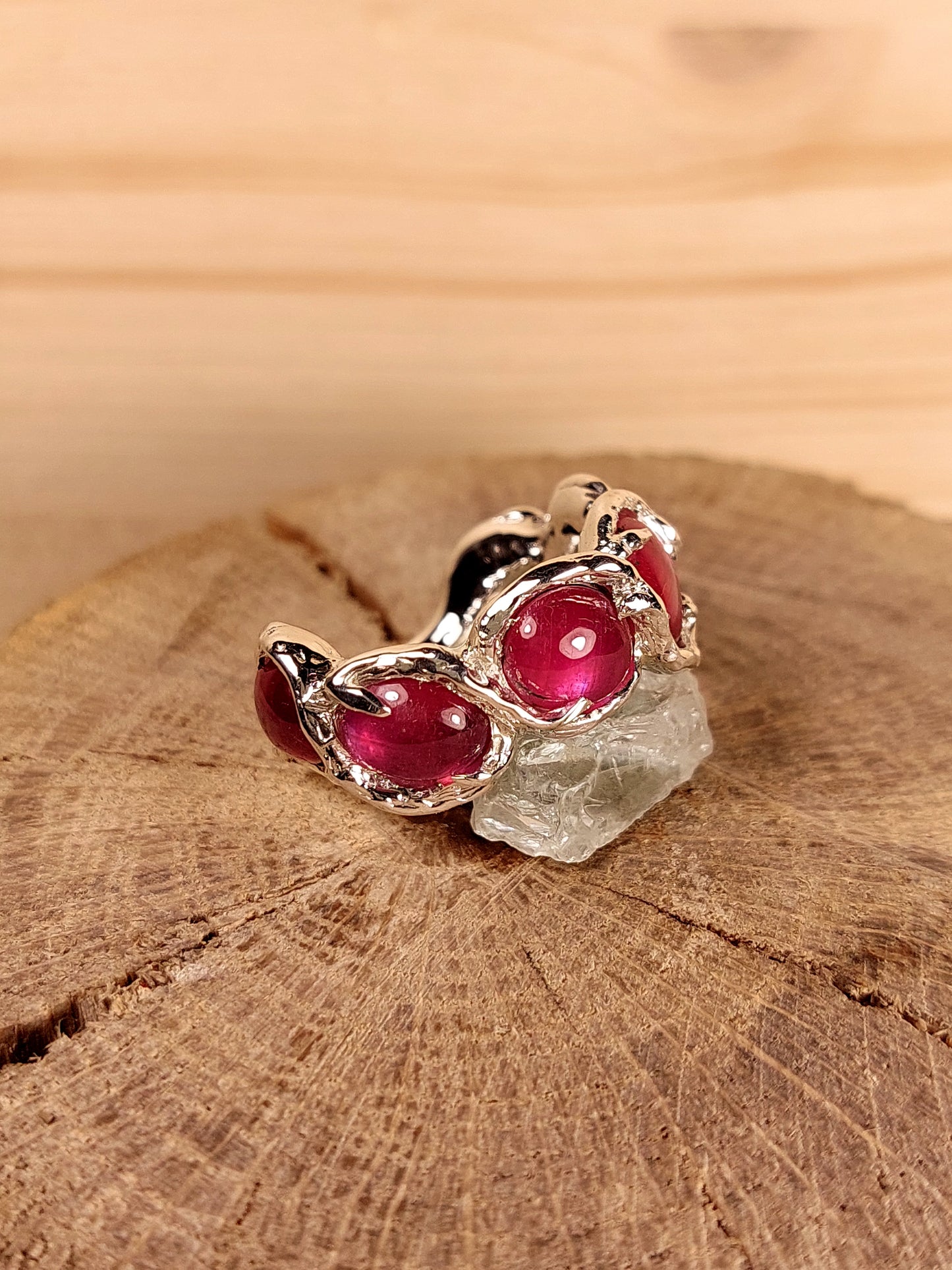 Anello a Giro con Rubini Cabochon Rosati