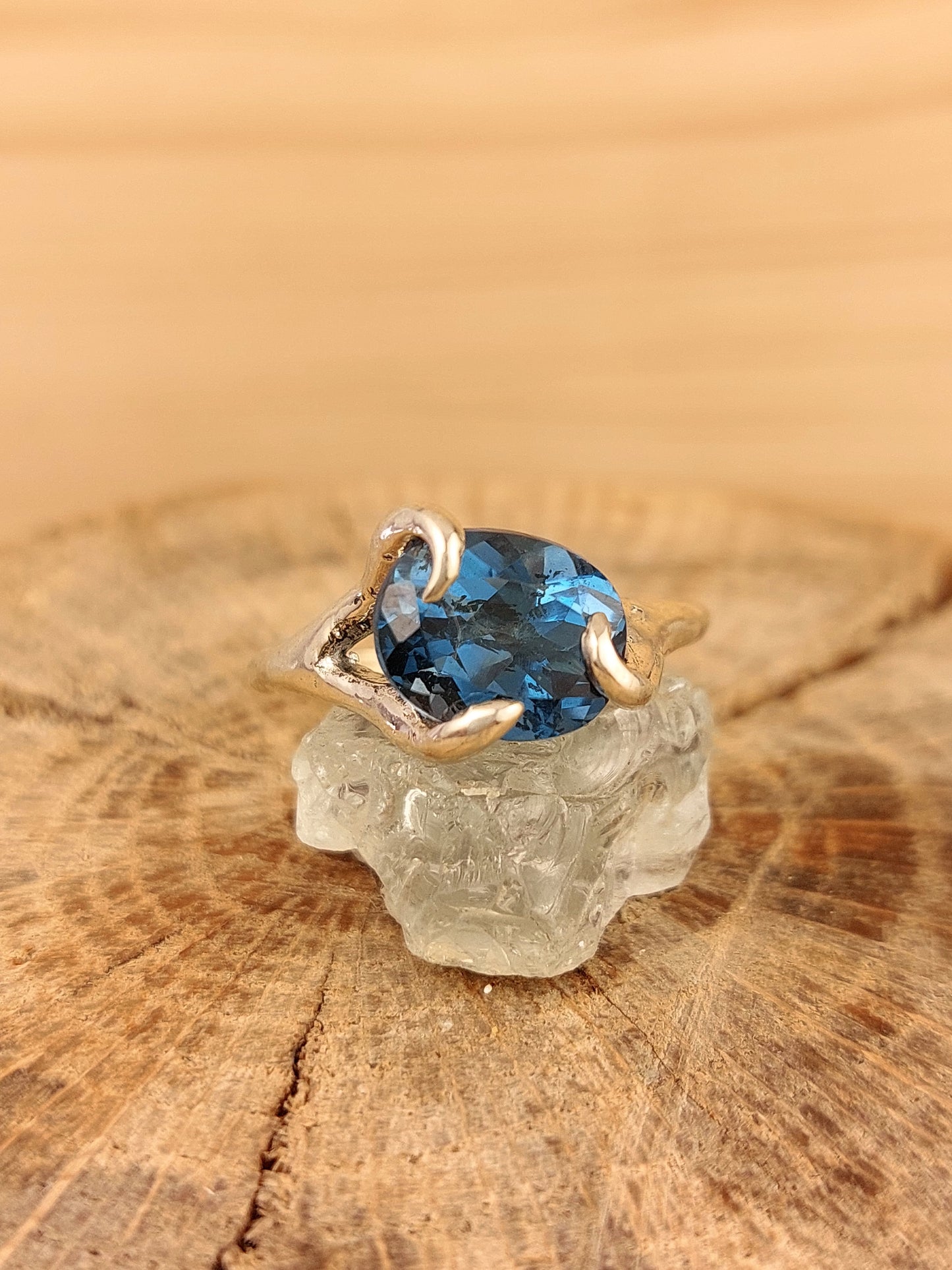 Anello "Mini Roots" con Topazio London Blue