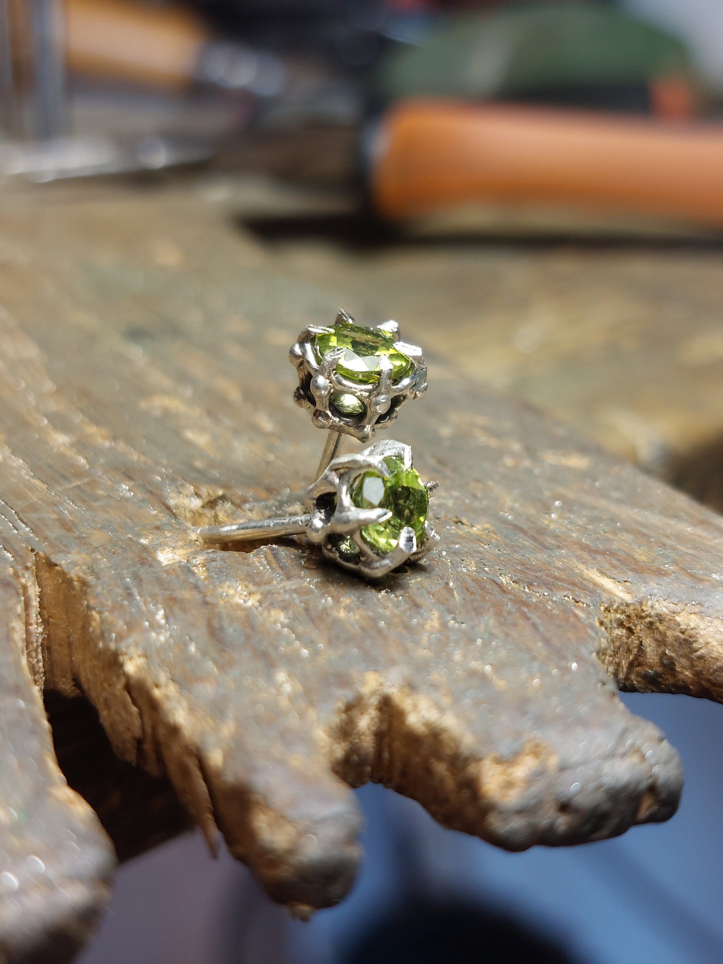 Orecchino "Granelli" con Peridoto - Sfaccettato Tondo - 5mm