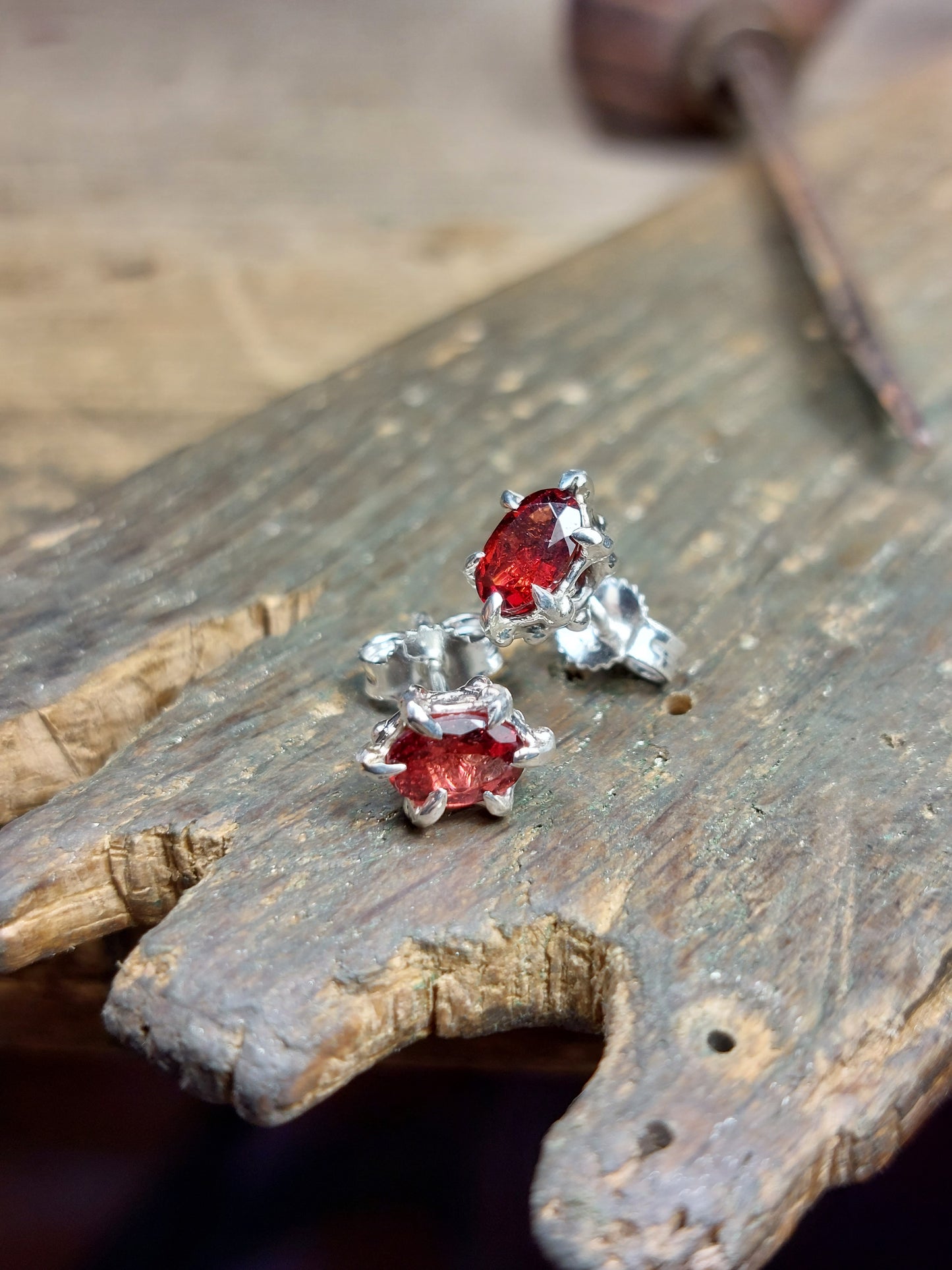 Orecchino "Granelli" con Granato - Sfaccettato Ovale - 6x4mm