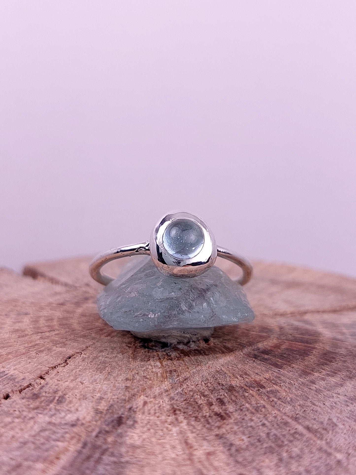 Anello "Ciottolo" con Acquamarina Cabochon