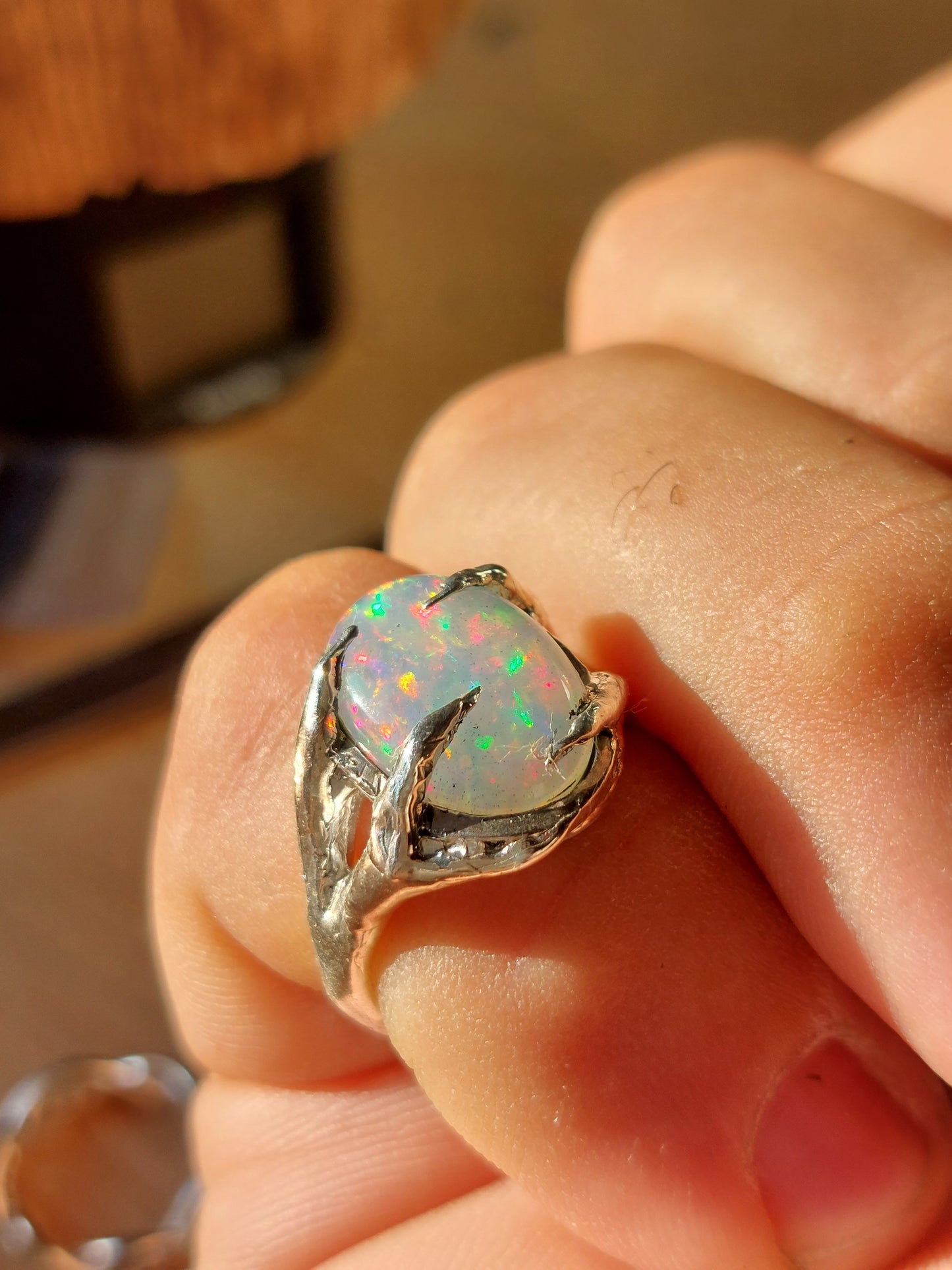 Anello in argento con Opale Etiope Cabochon – Radici d’Argento
