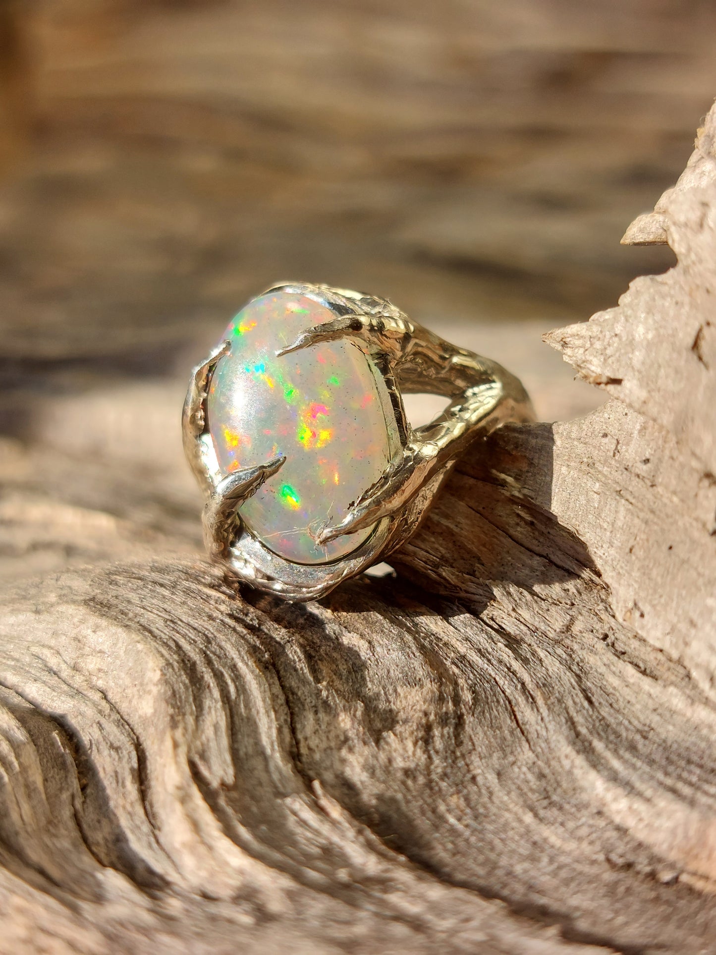Anello in argento con Opale Etiope Cabochon – Radici d’Argento