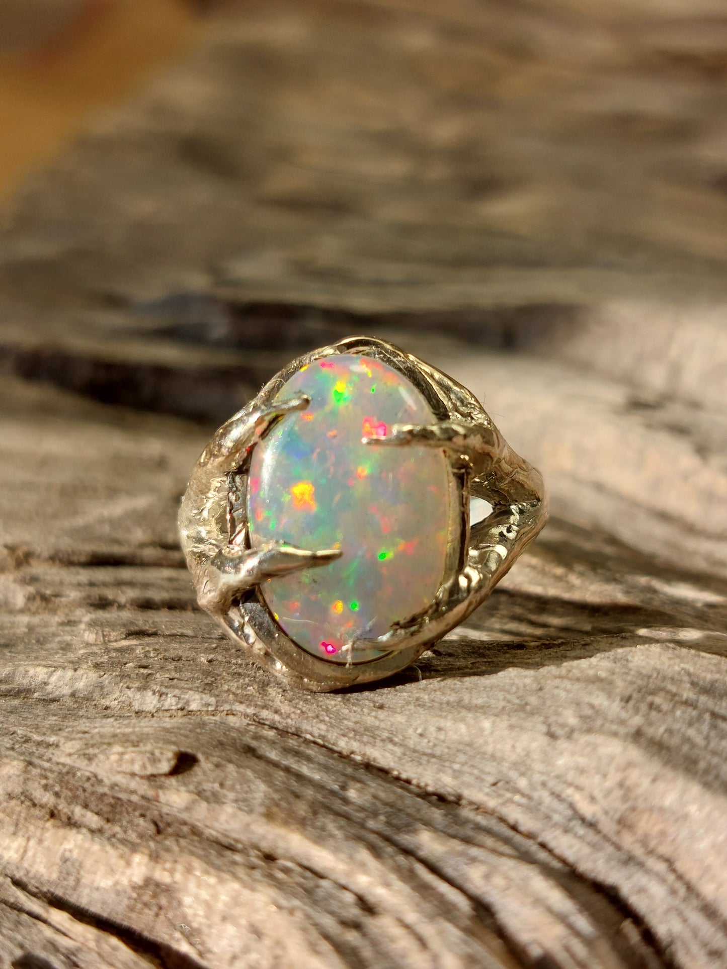 Anello in argento con Opale Etiope Cabochon – Radici d’Argento