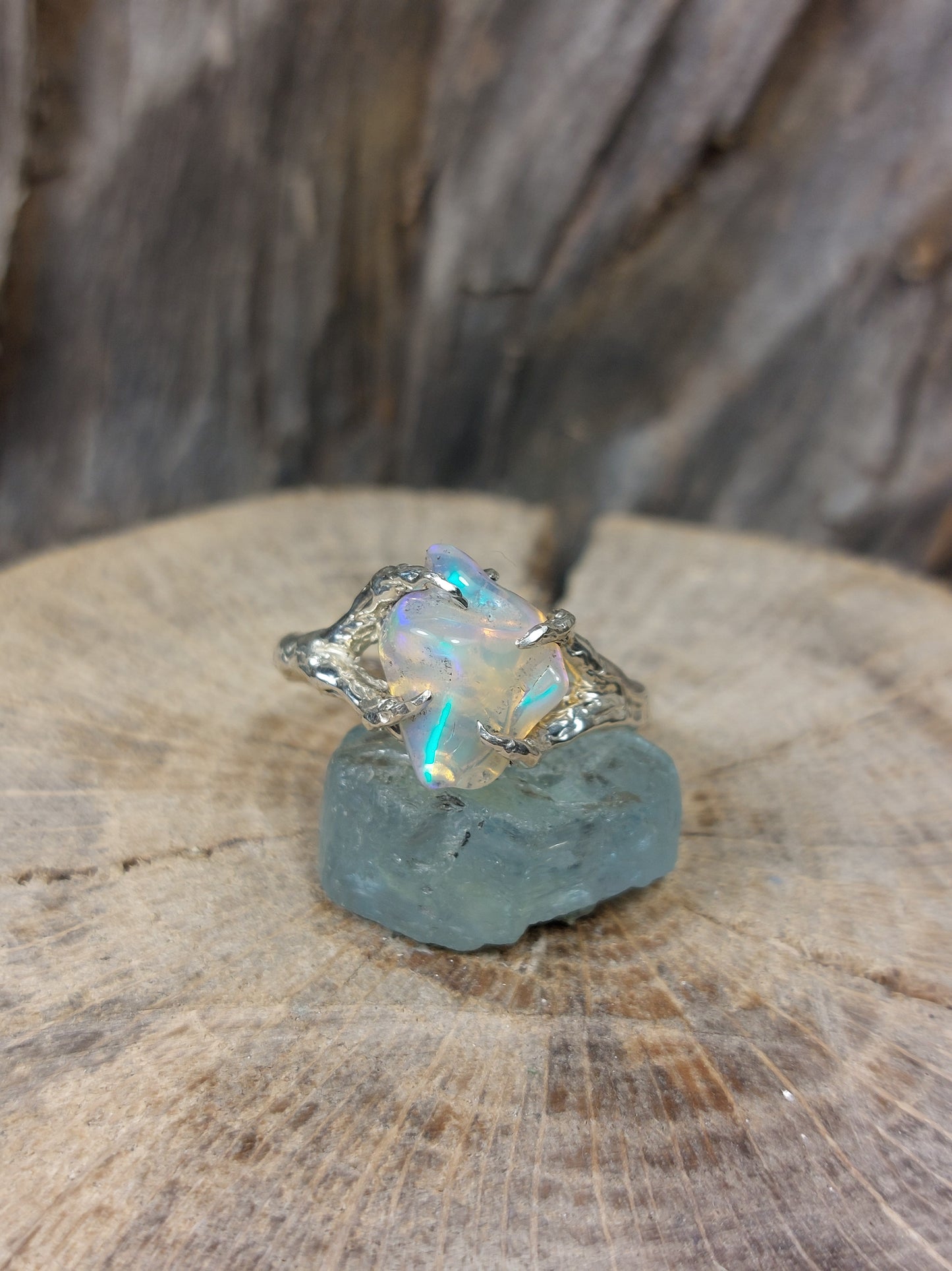 Anello in argento con Opale Etiope Freeform – Radici d’Argento