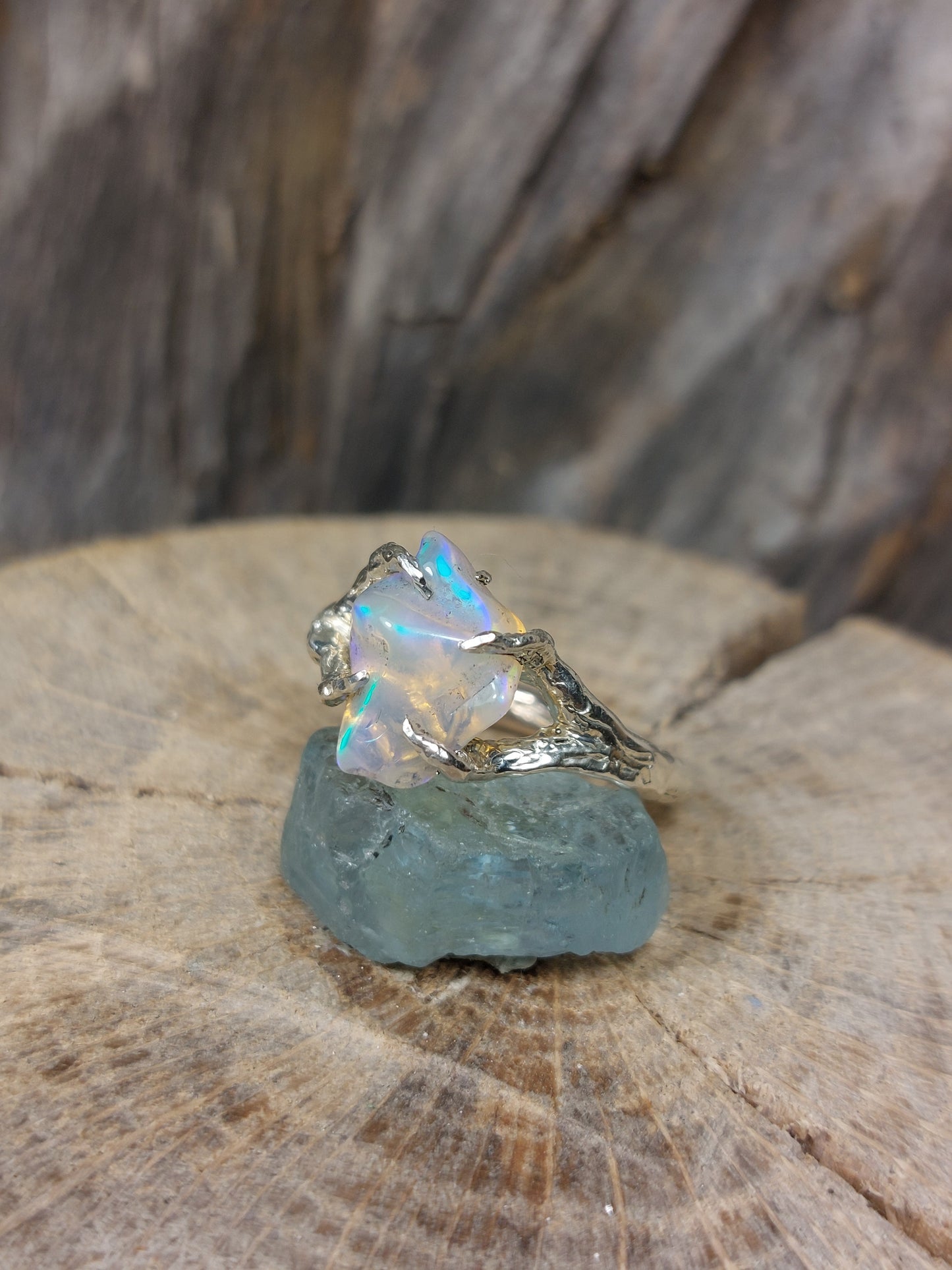 Anello in argento con Opale Etiope Freeform – Radici d’Argento