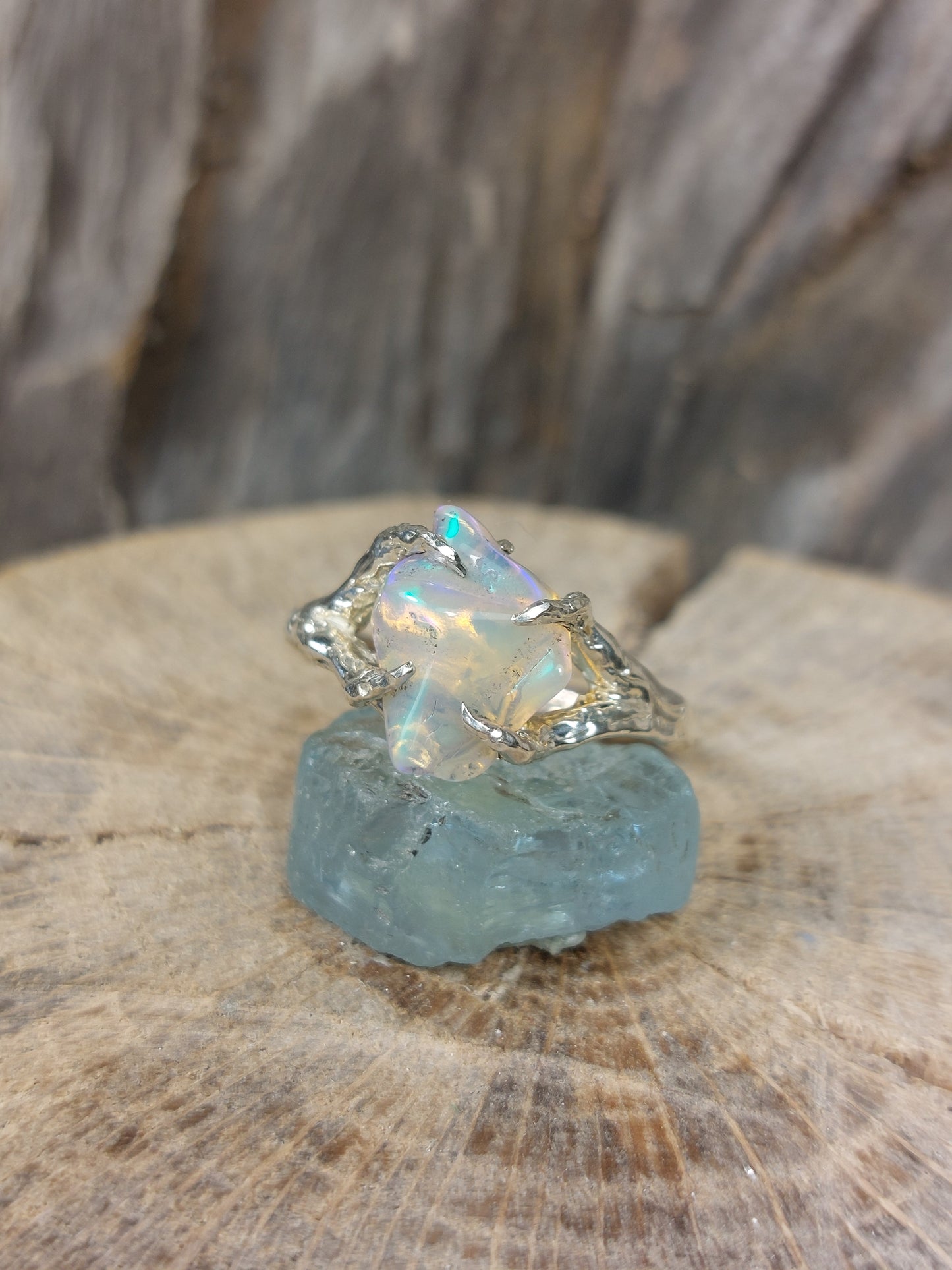 Anello in argento con Opale Etiope Freeform – Radici d’Argento