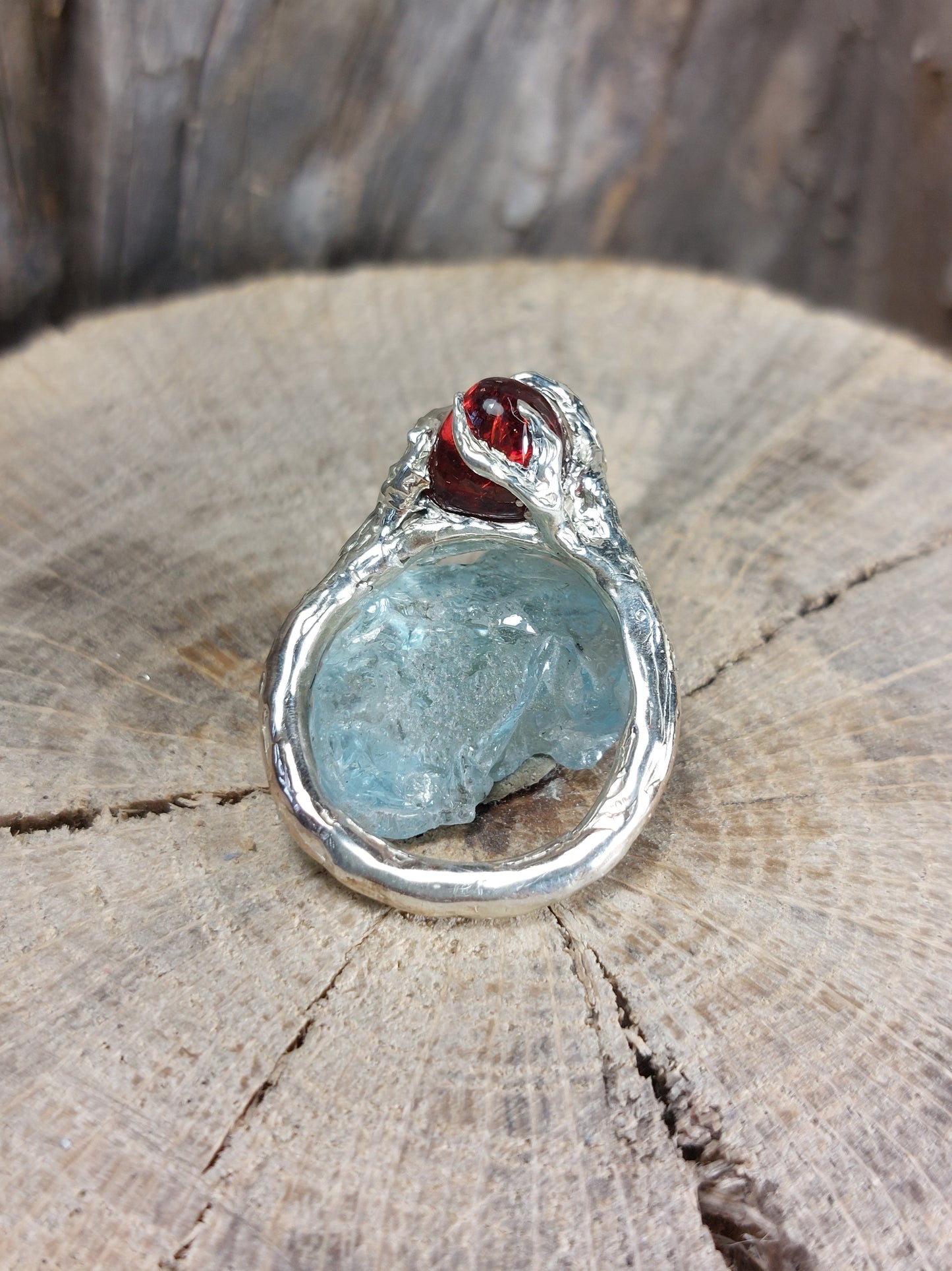 Anello in argento con Granato Rosso Fuoco – Radici d’Argento