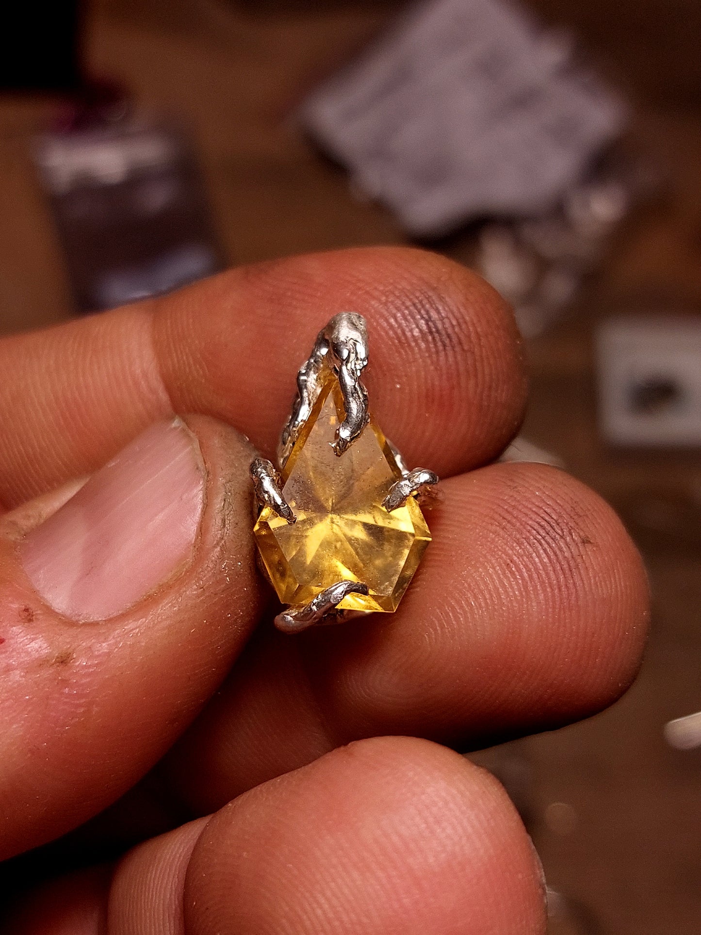 "Riflessi" ciondolo con Quarzo Citrino tagliato a Mano "Goccia Fancy"