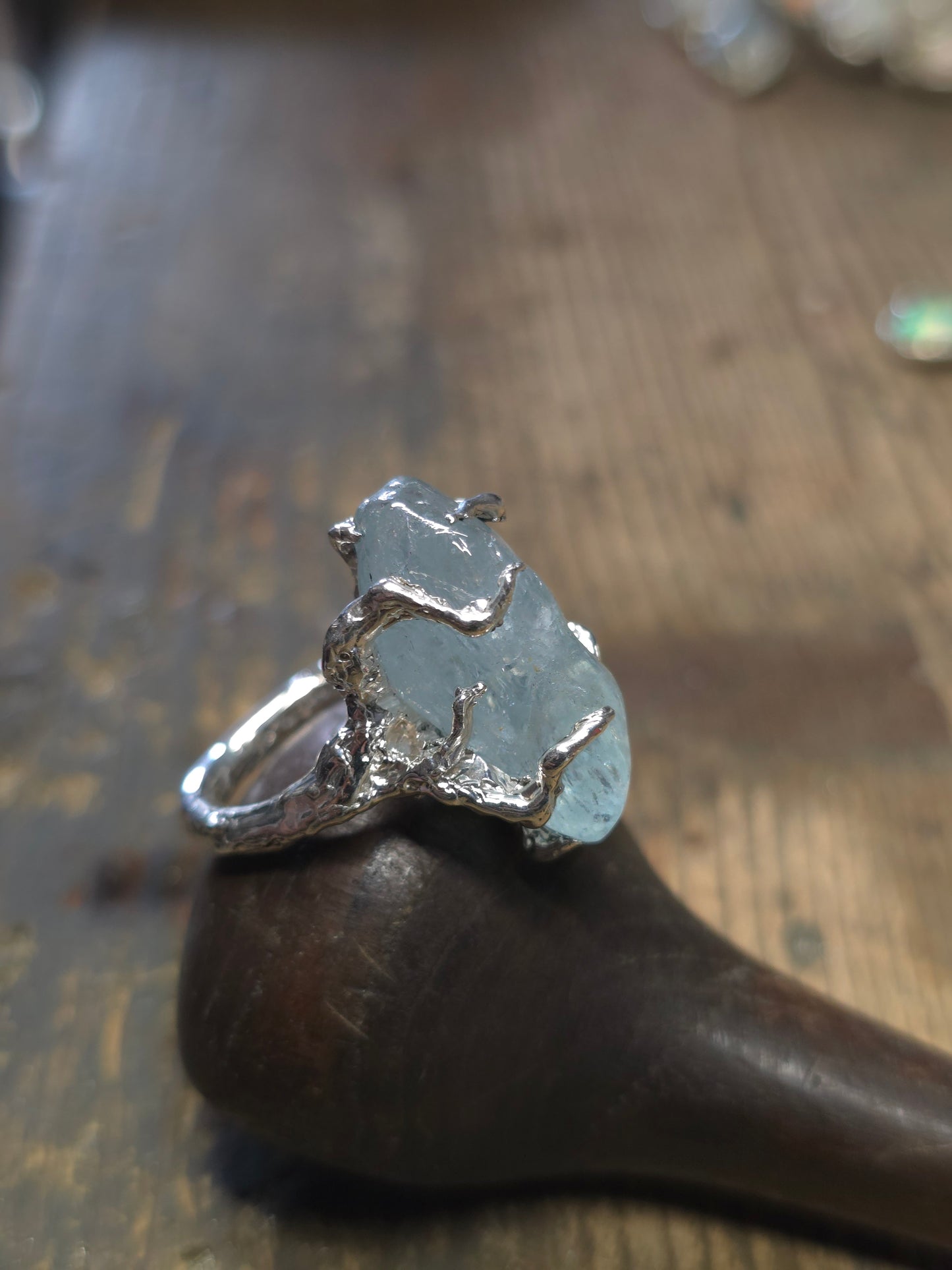 "Rami e Radici" Anello in argento con Acquamarina Burattata