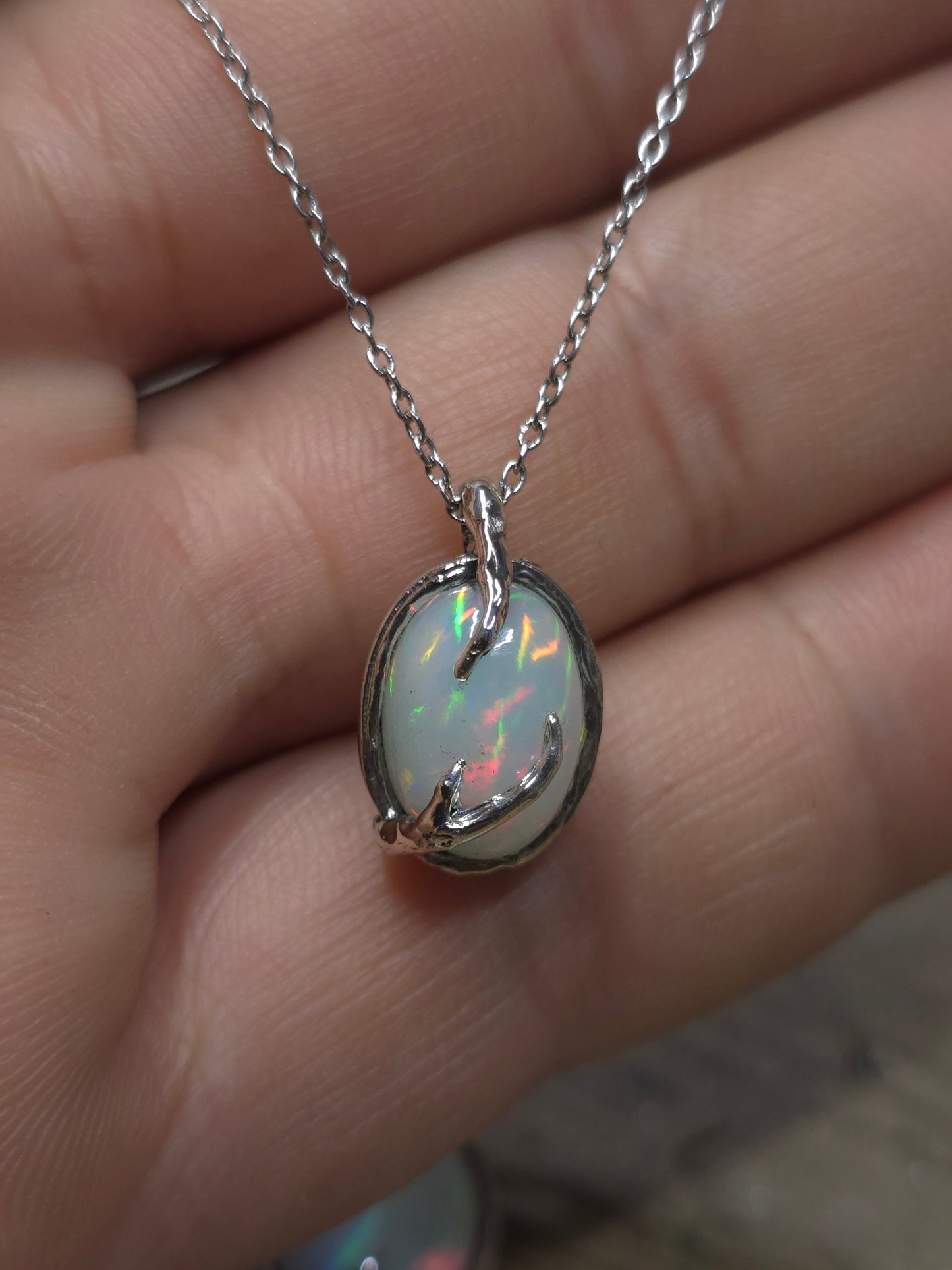 Ciondolo "Radici" con opale etiope cabochon ovale