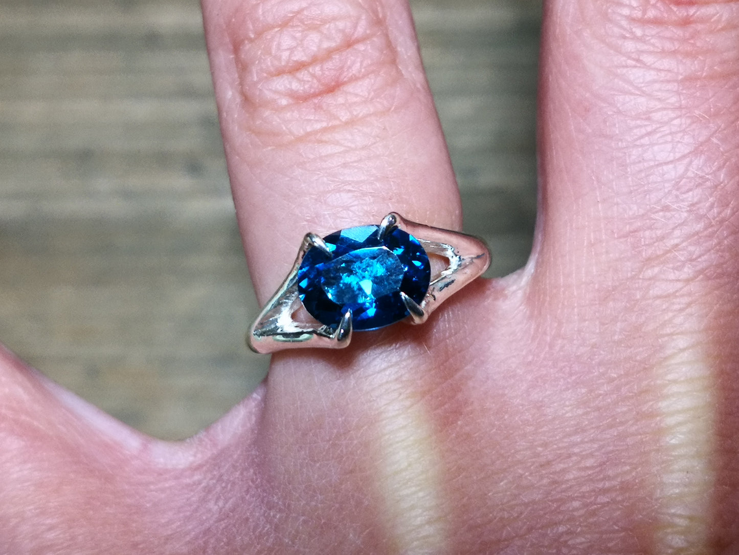 Solitario "NeroCraft" con Topazio Blu London Ovale