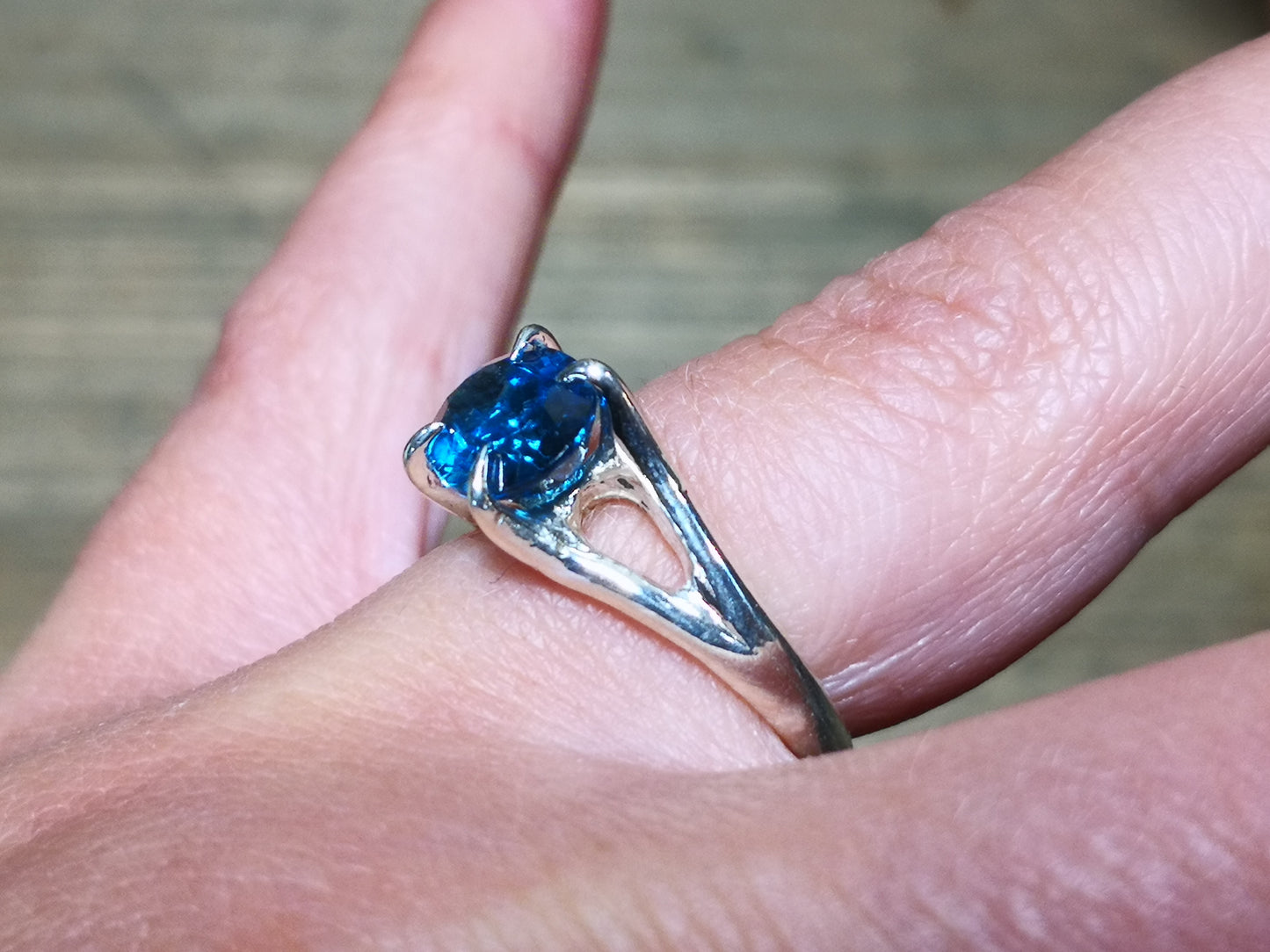 Solitario "NeroCraft" con Topazio Blu London Ovale