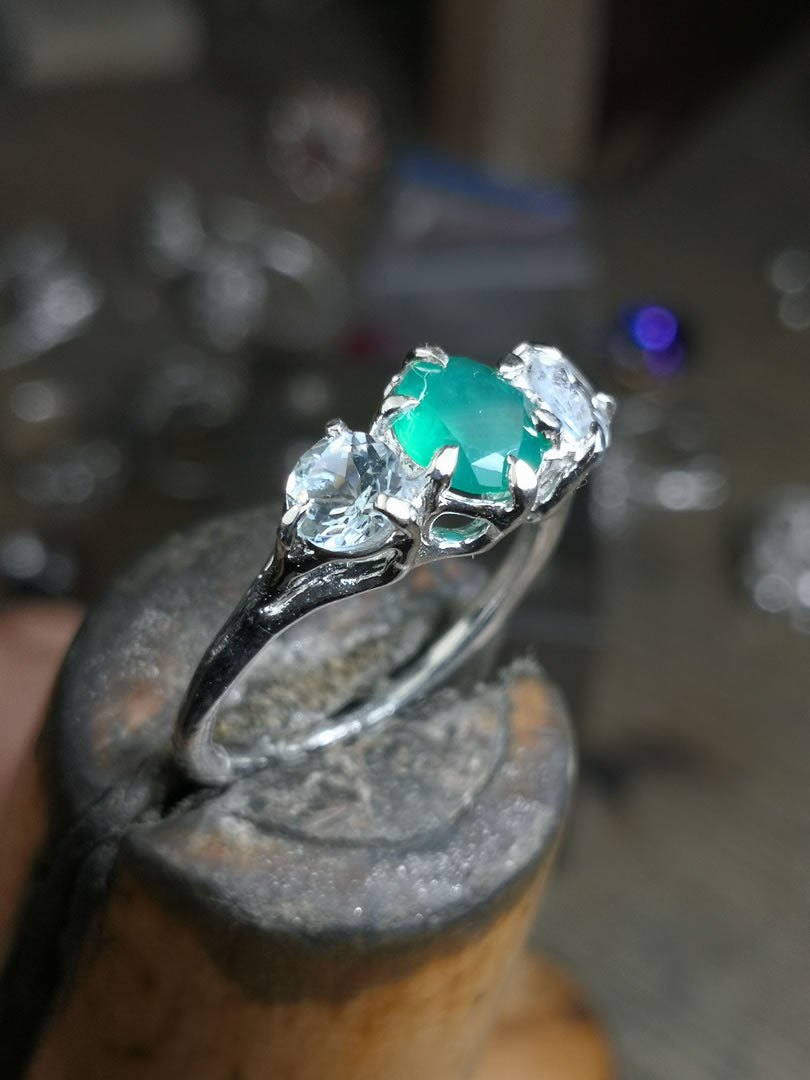 Trilogy "Six Points" with Green Caldedonio and White Topaz