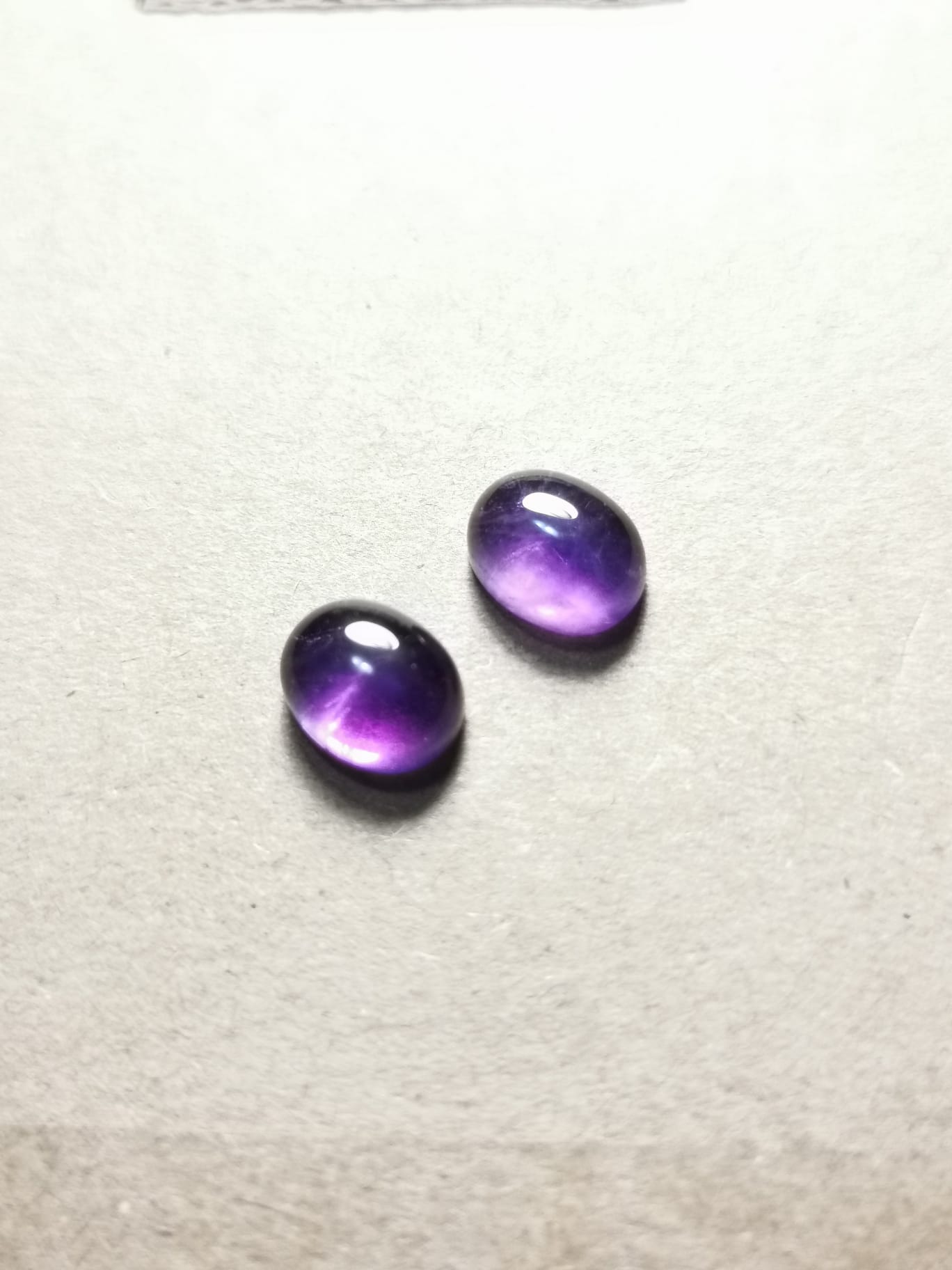 Coppia di Ametiste taglio ovale cabochon 6,43 ct totali