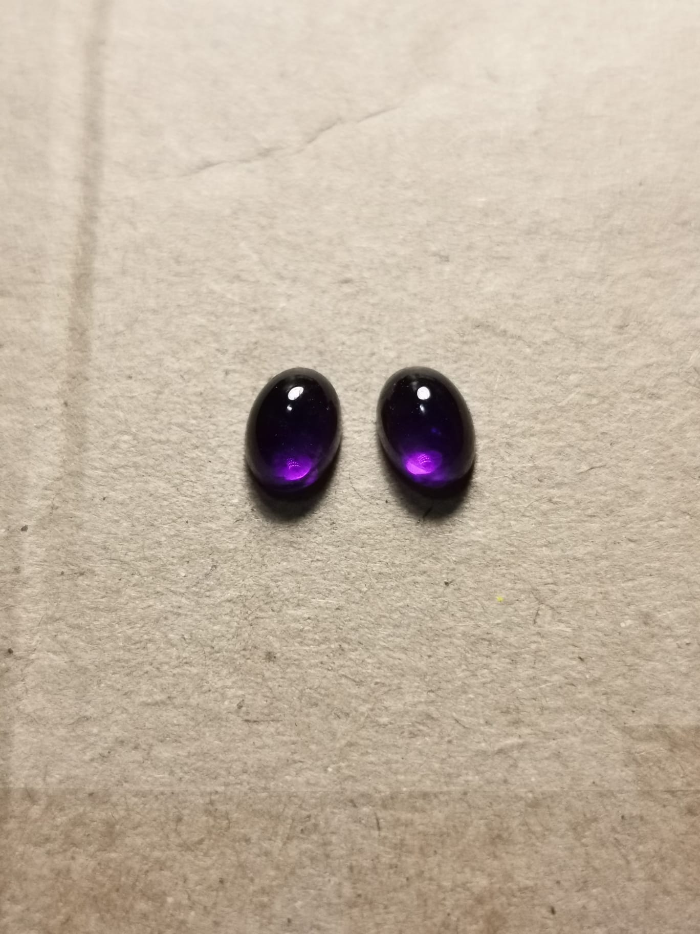 Coppia di Ametiste taglio ovale cabochon 1,89 ct totali