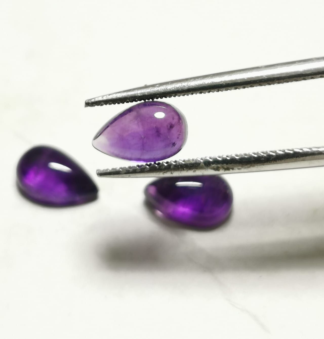 Lotto di tre Ametiste taglio goccia cabochon 2,83 ct