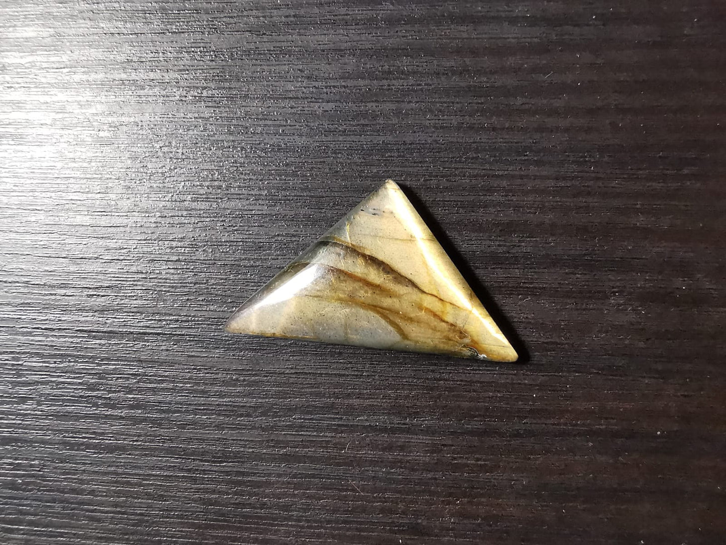 Labradorite taglio triangolare cabochon 23,50 ct