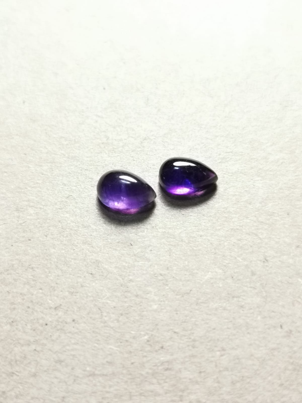 Coppia di Ametiste taglio goccia cabochon 2,31 ct