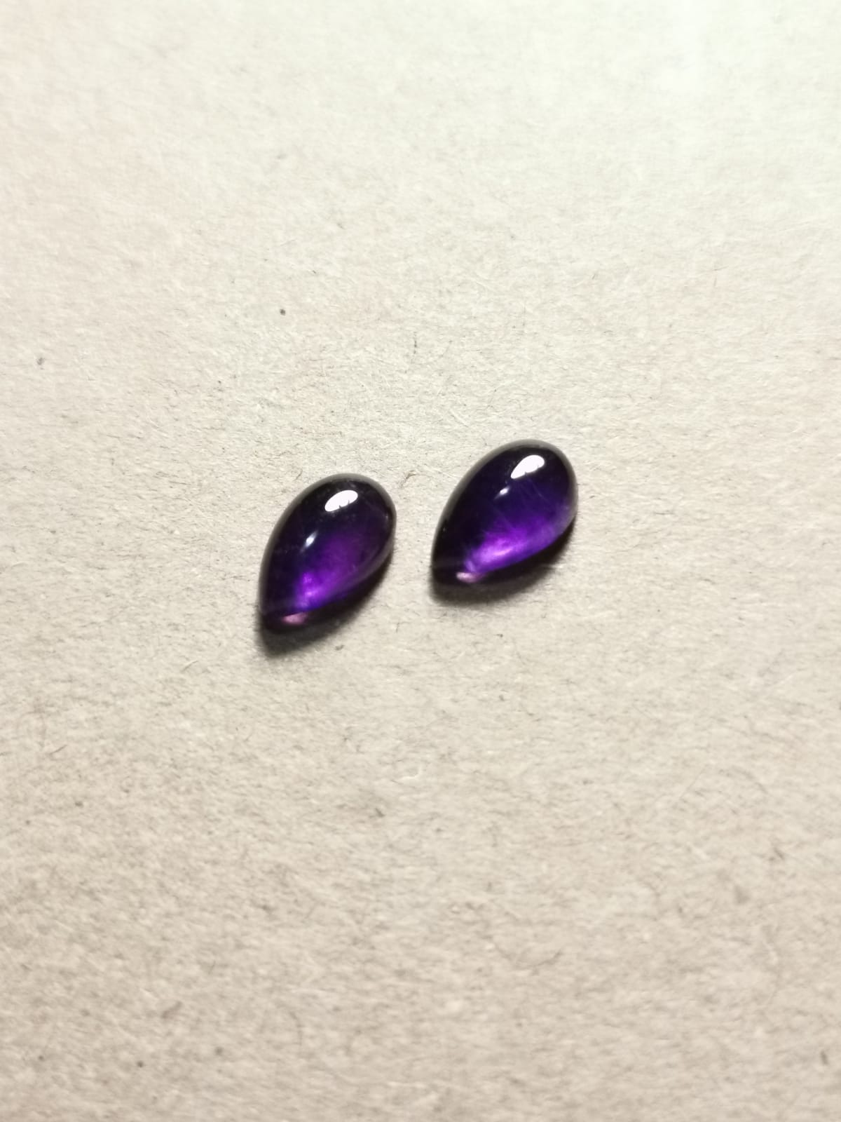 Coppia di Ametiste taglio goccia cabochon 1,77 ct