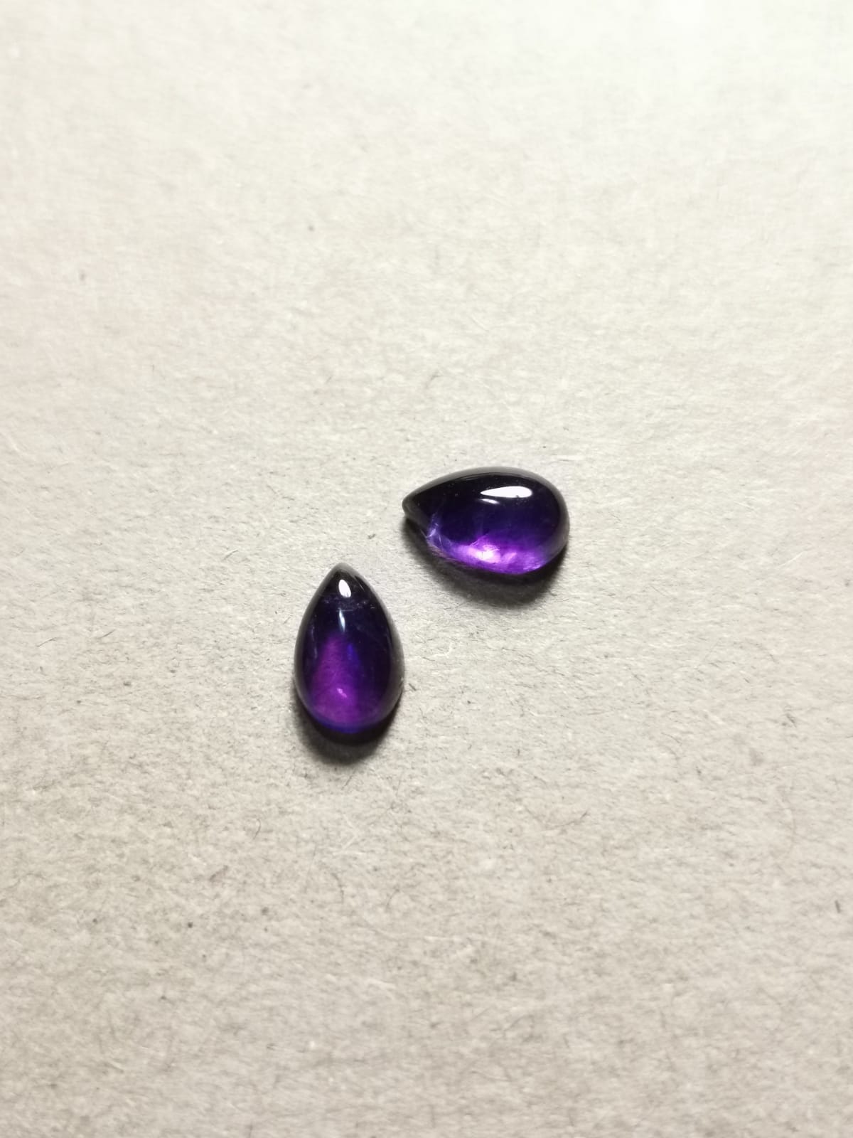Coppia di Ametiste taglio goccia cabochon 1,77 ct