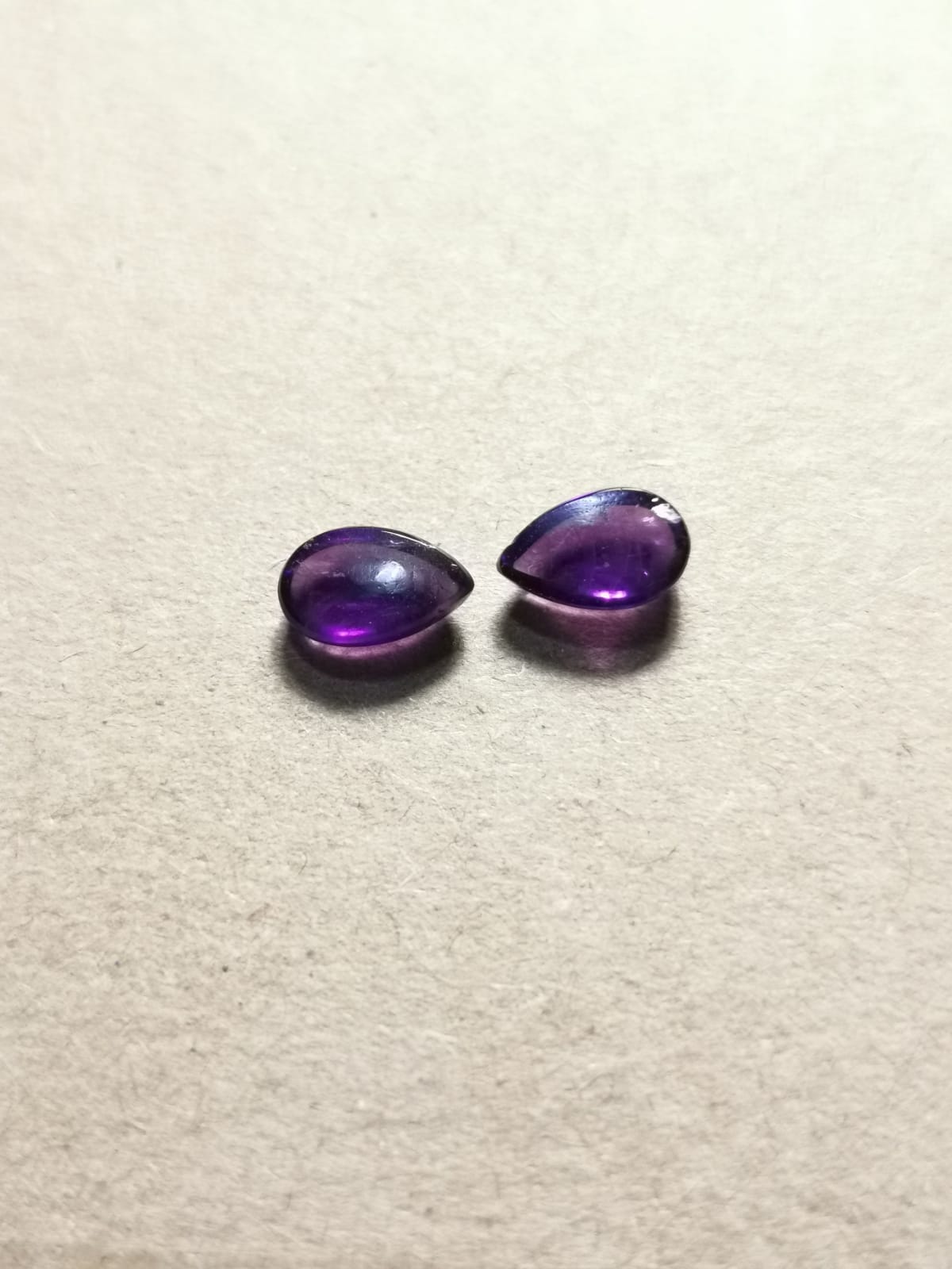 Coppia di Ametiste taglio goccia cabochon 1,77 ct