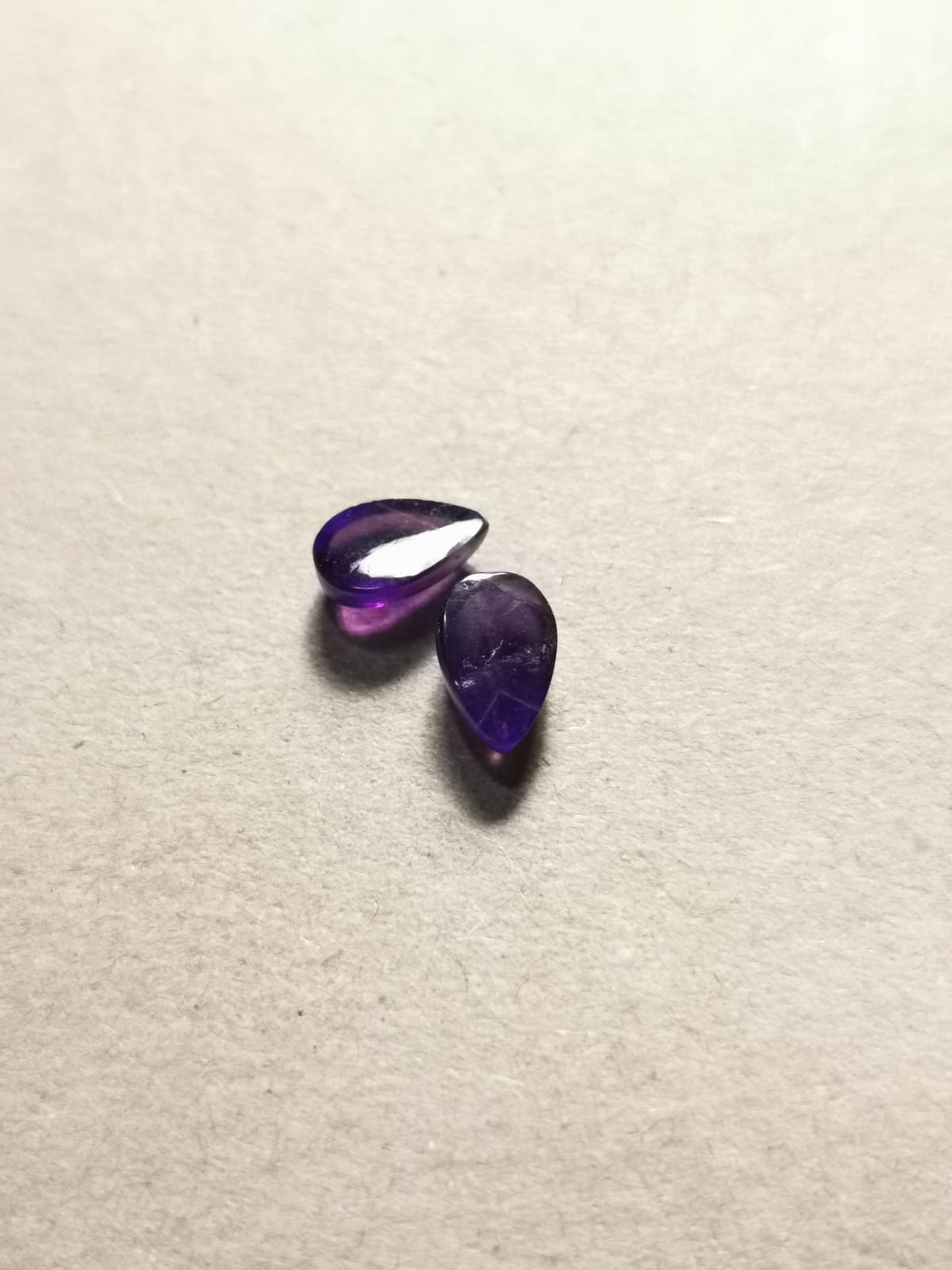 Coppia di Ametiste taglio goccia cabochon 1,84 ct