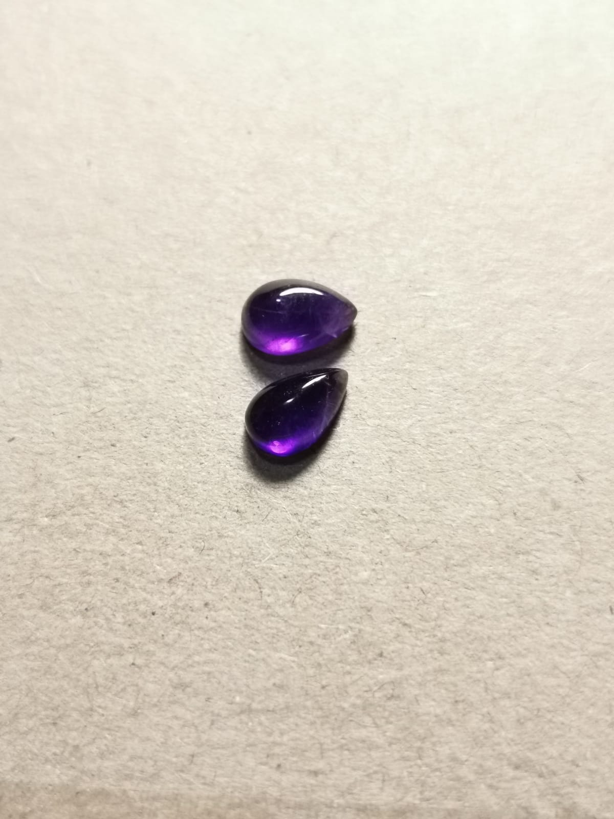 Coppia di Ametiste taglio goccia cabochon 1,84 ct