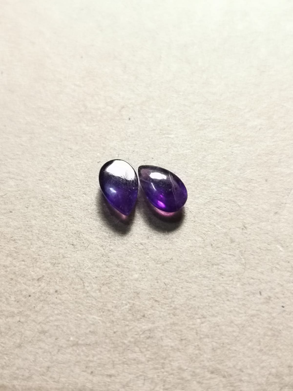 Coppia di Ametiste taglio goccia cabochon 1,59 ct