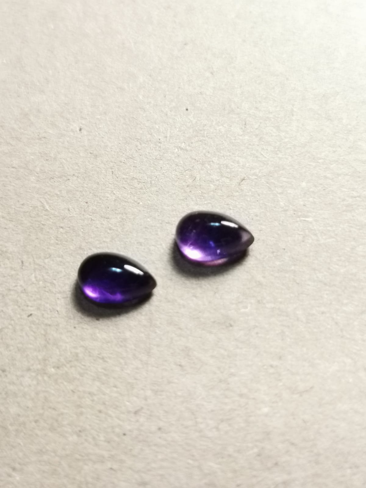 Coppia di Ametiste taglio goccia cabochon 2,06 ct
