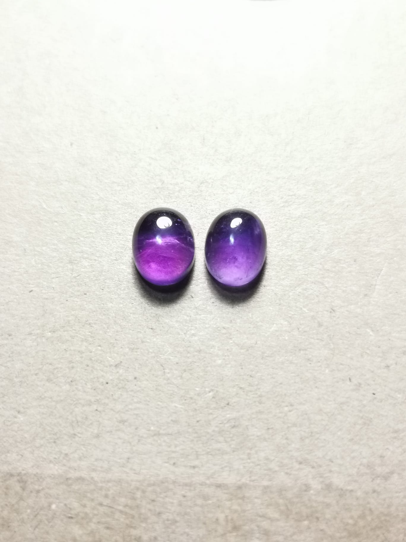 Coppia di Ametiste taglio ovale cabochon 6,43 ct totali