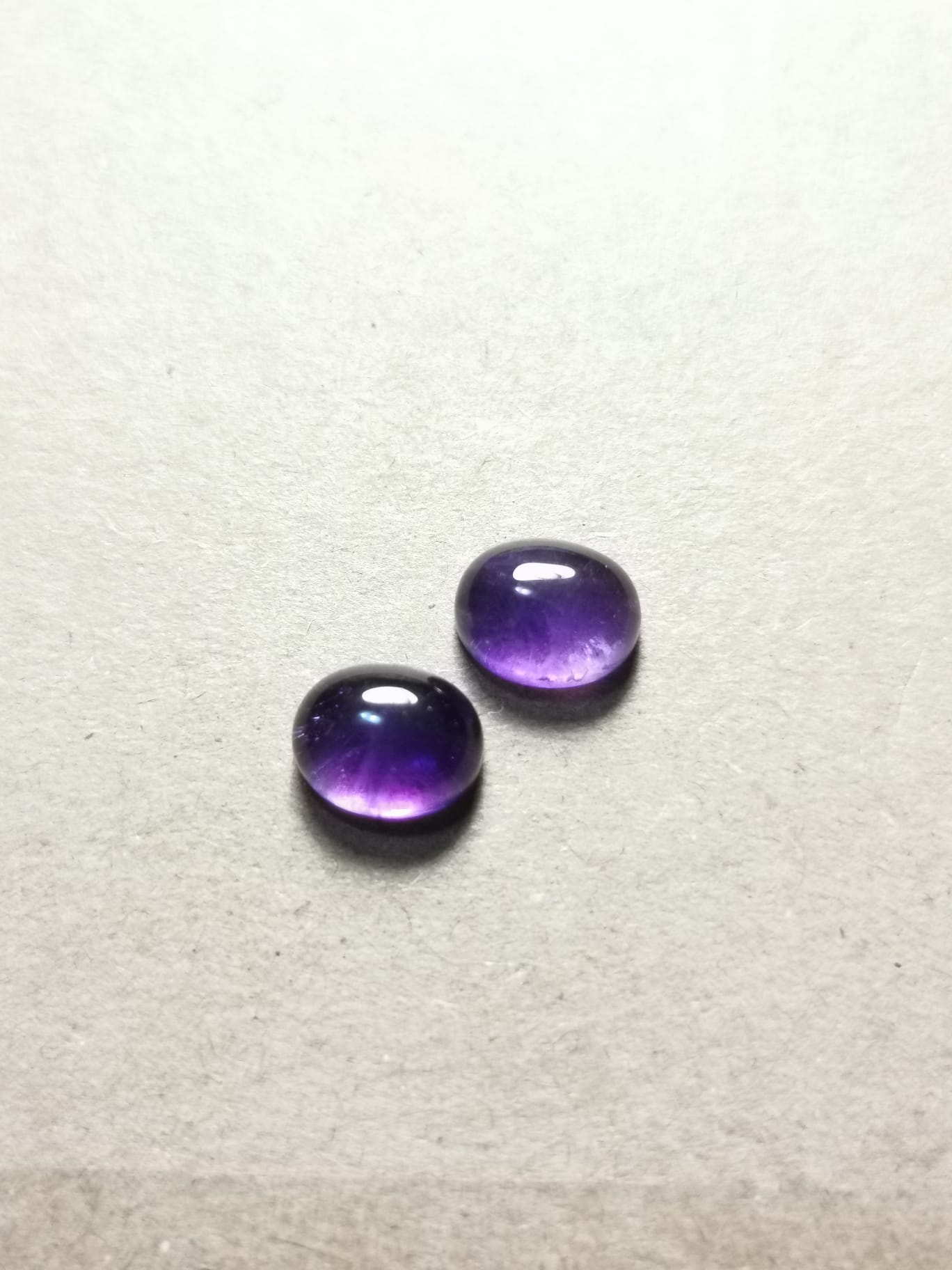 Coppia di Ametiste taglio ovale cabochon 6,43 ct totali