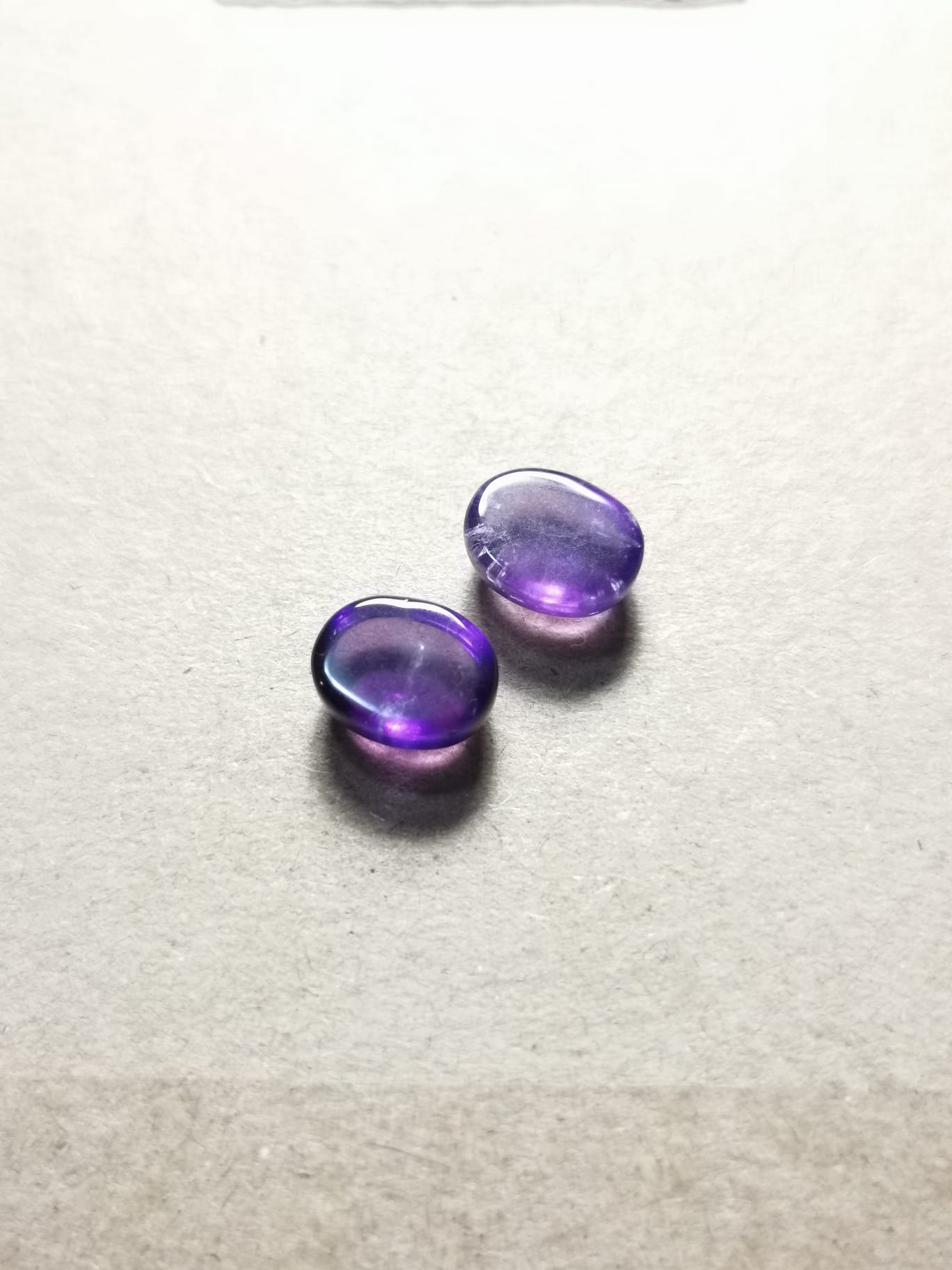 Coppia di Ametiste taglio ovale cabochon 6,43 ct totali