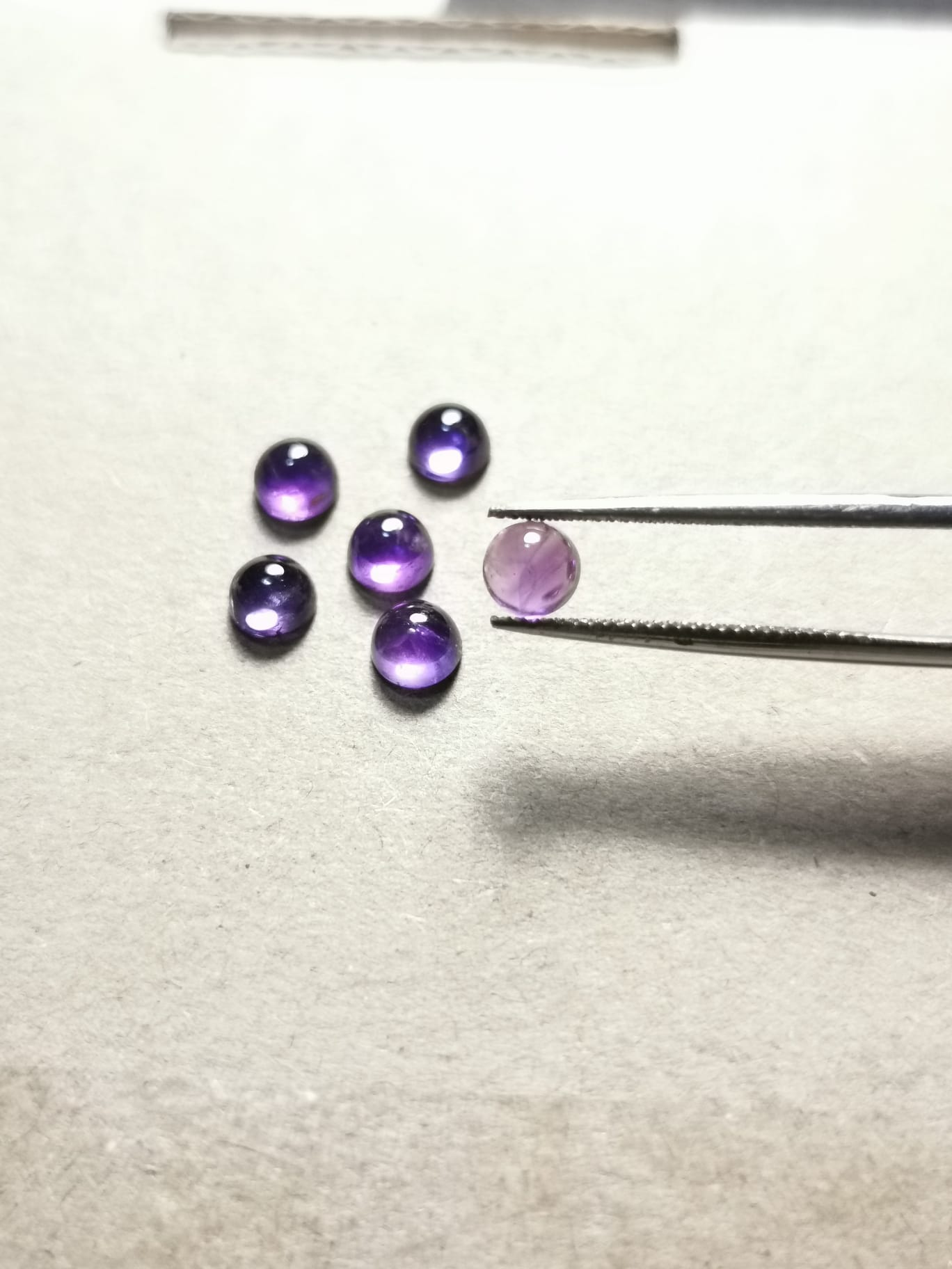 Lotto di sei Ametiste taglio rotondo cabochon 3,19 ct totali