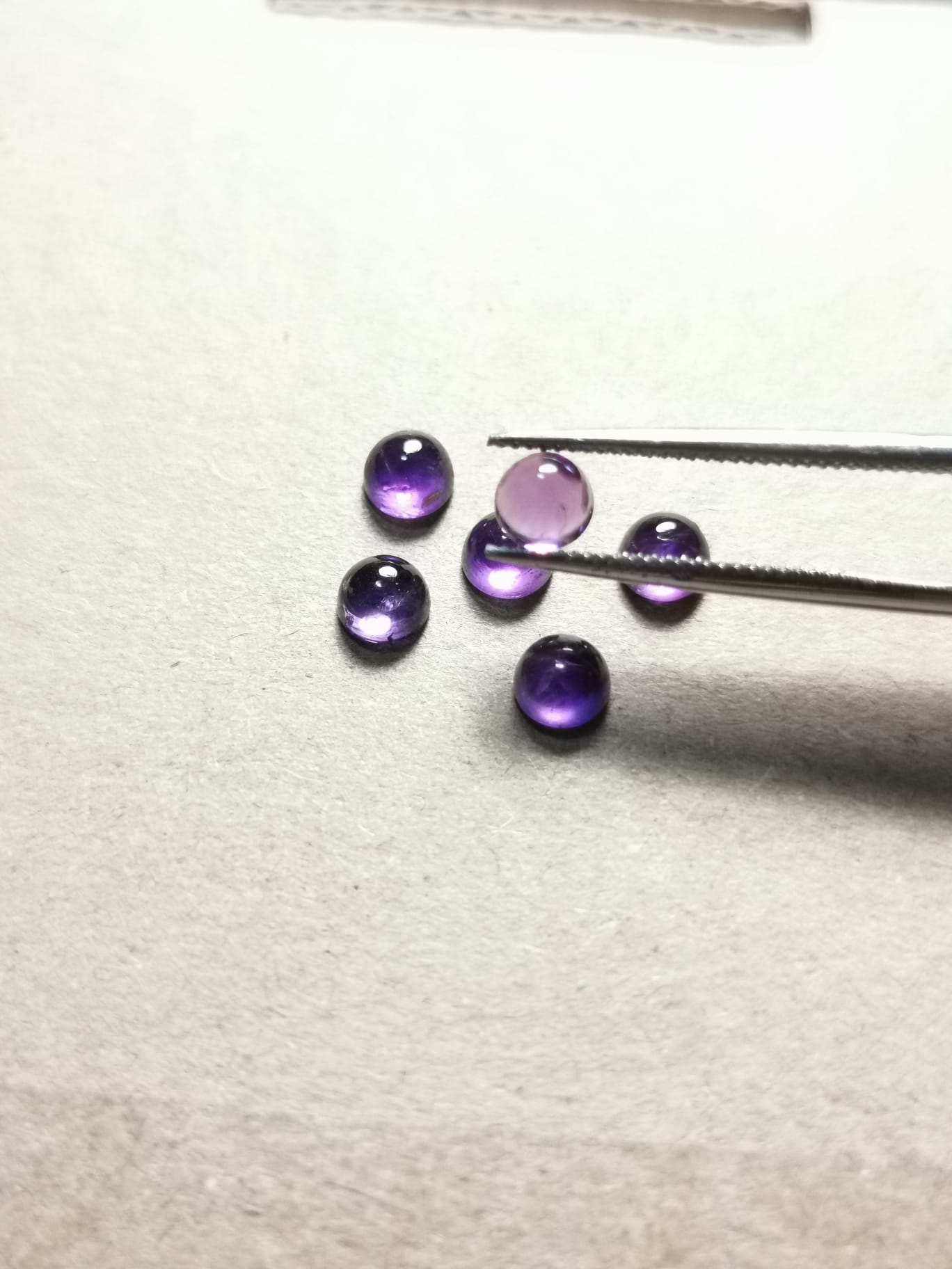 Lotto di sei Ametiste taglio rotondo cabochon 3,19 ct totali