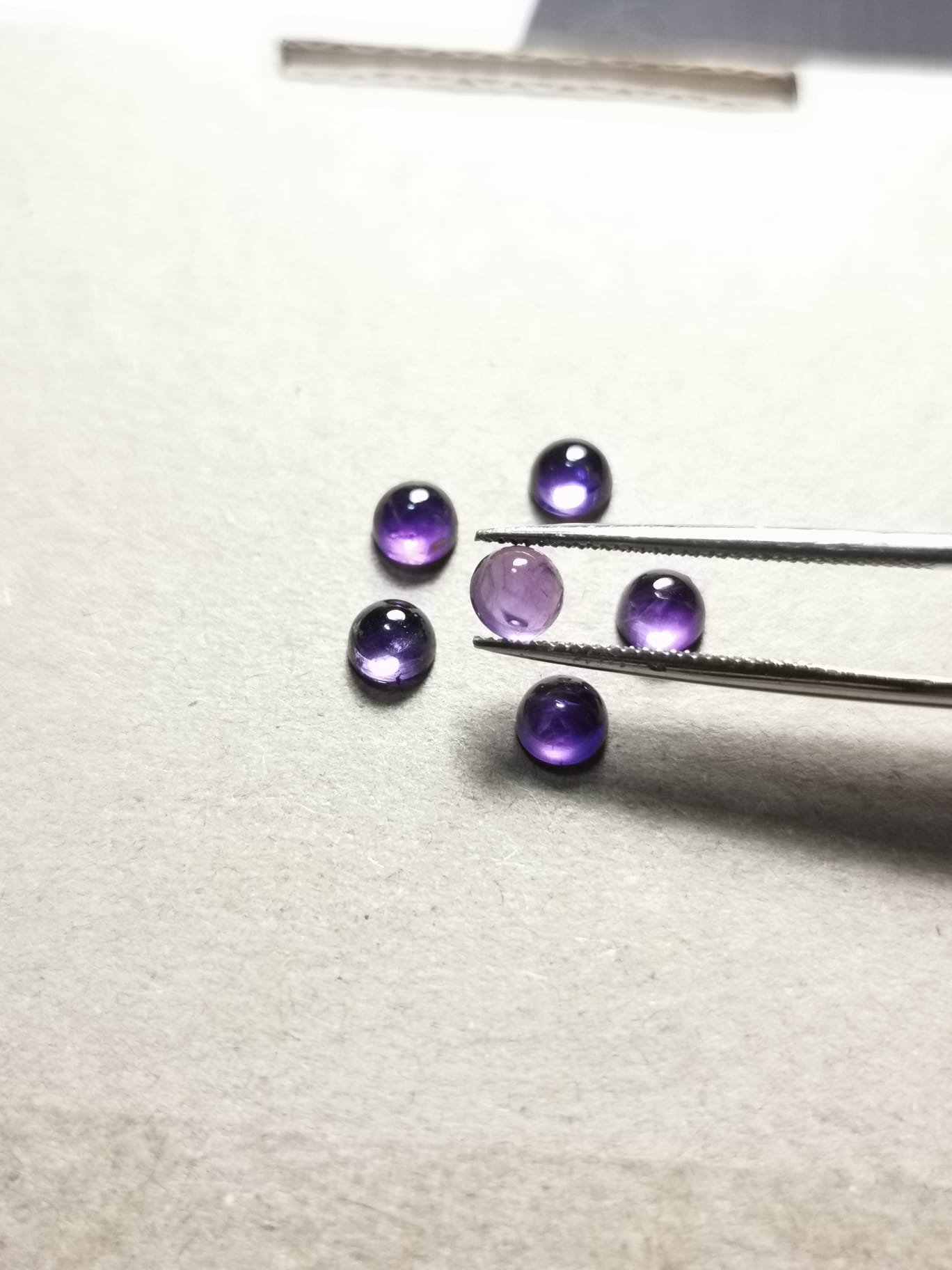 Lotto di sei Ametiste taglio rotondo cabochon 3,19 ct totali