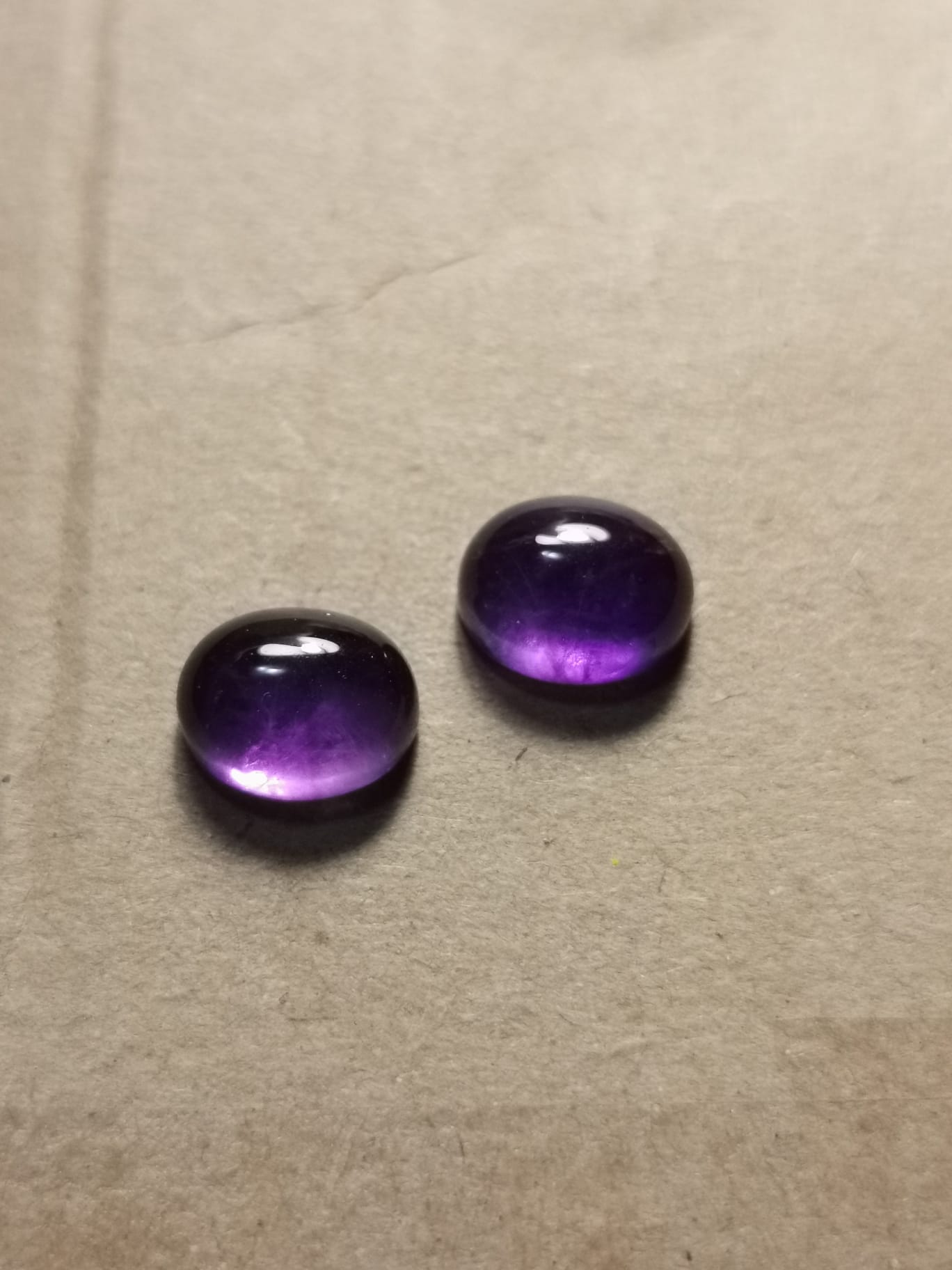 Coppia di Ametiste taglio ovale cabochon 6,70 ct totali