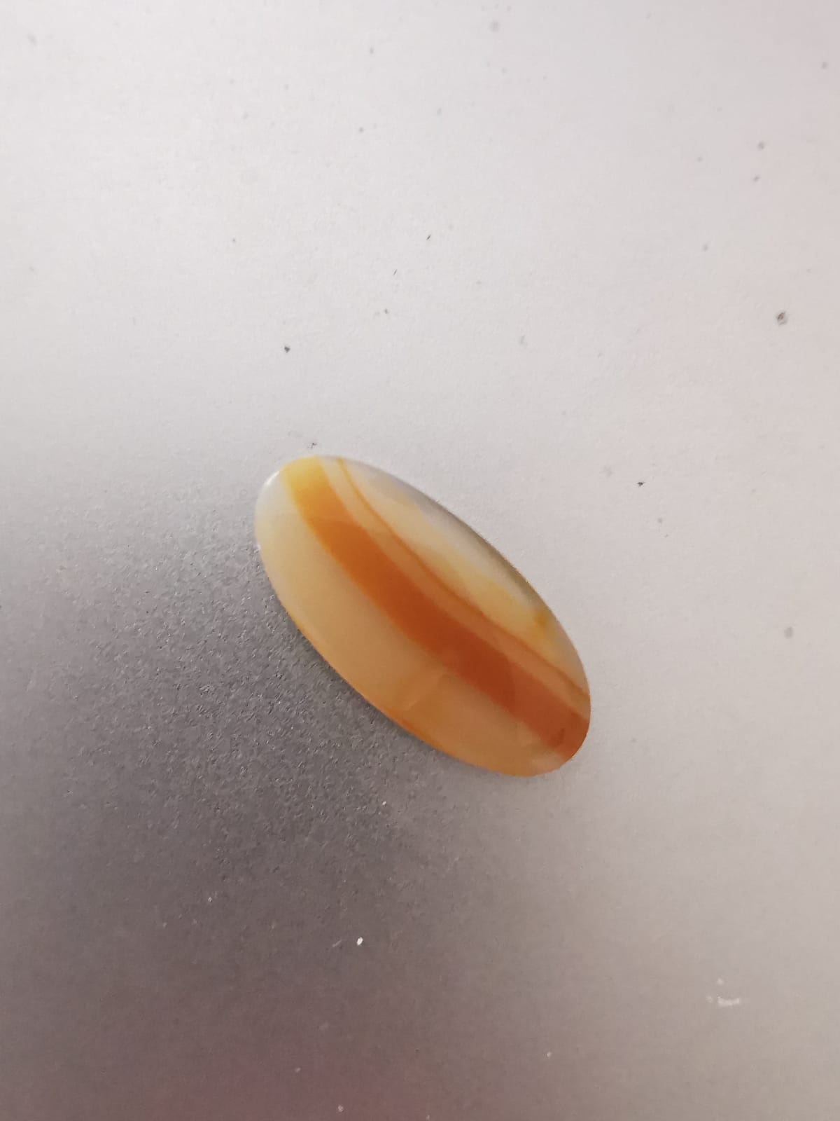 Agata Iris taglio ovale cabochon sottile 8,60 ct
