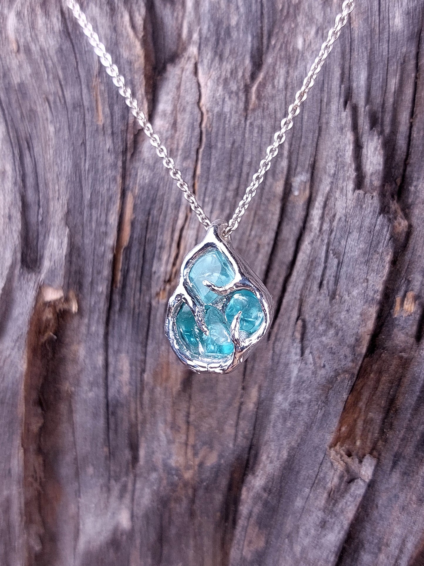 Ciondolo in Argento con Apatite Neon – "Semi di Luce"