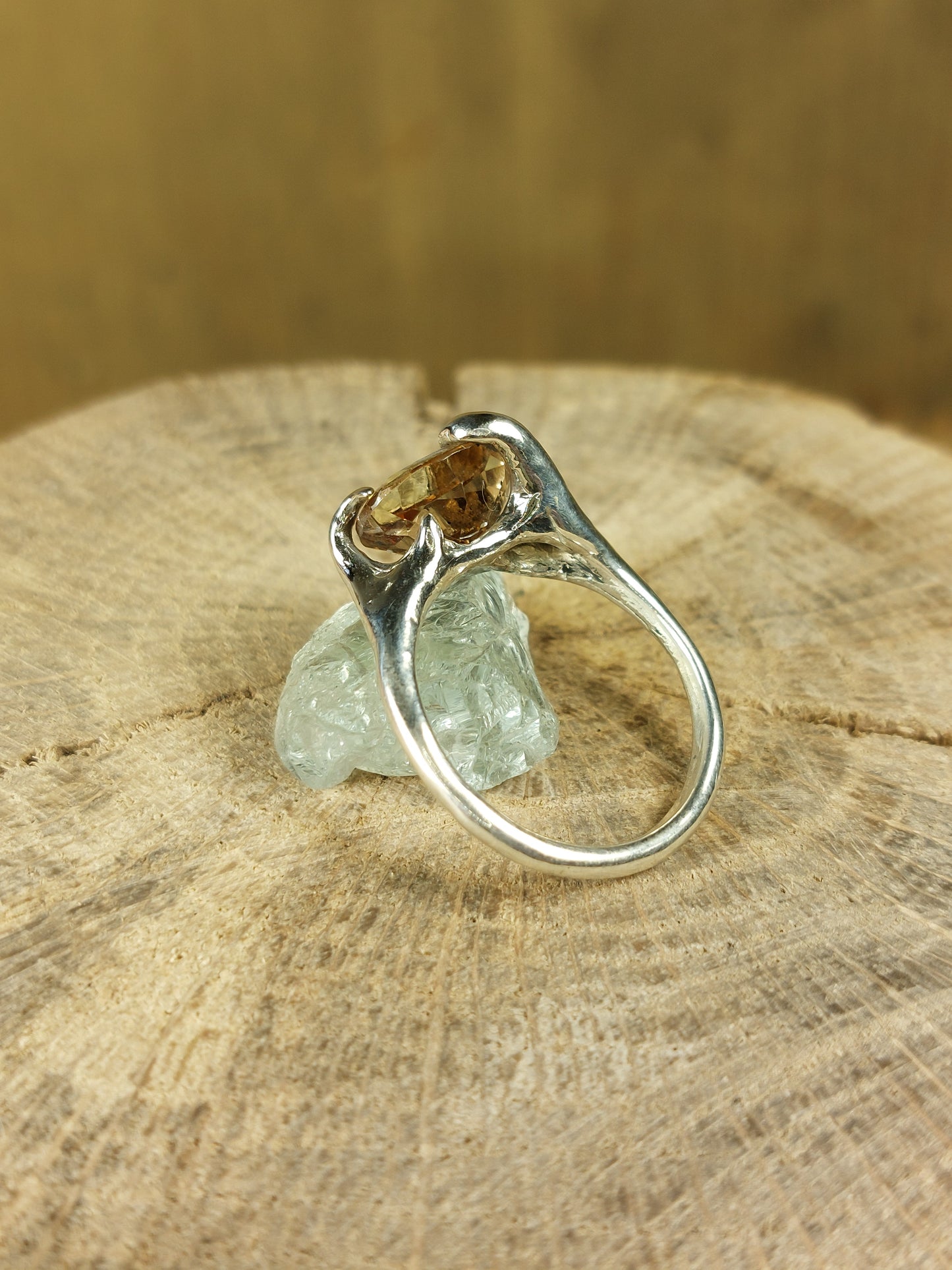 Anello "Mini Roots" con topazio cognac