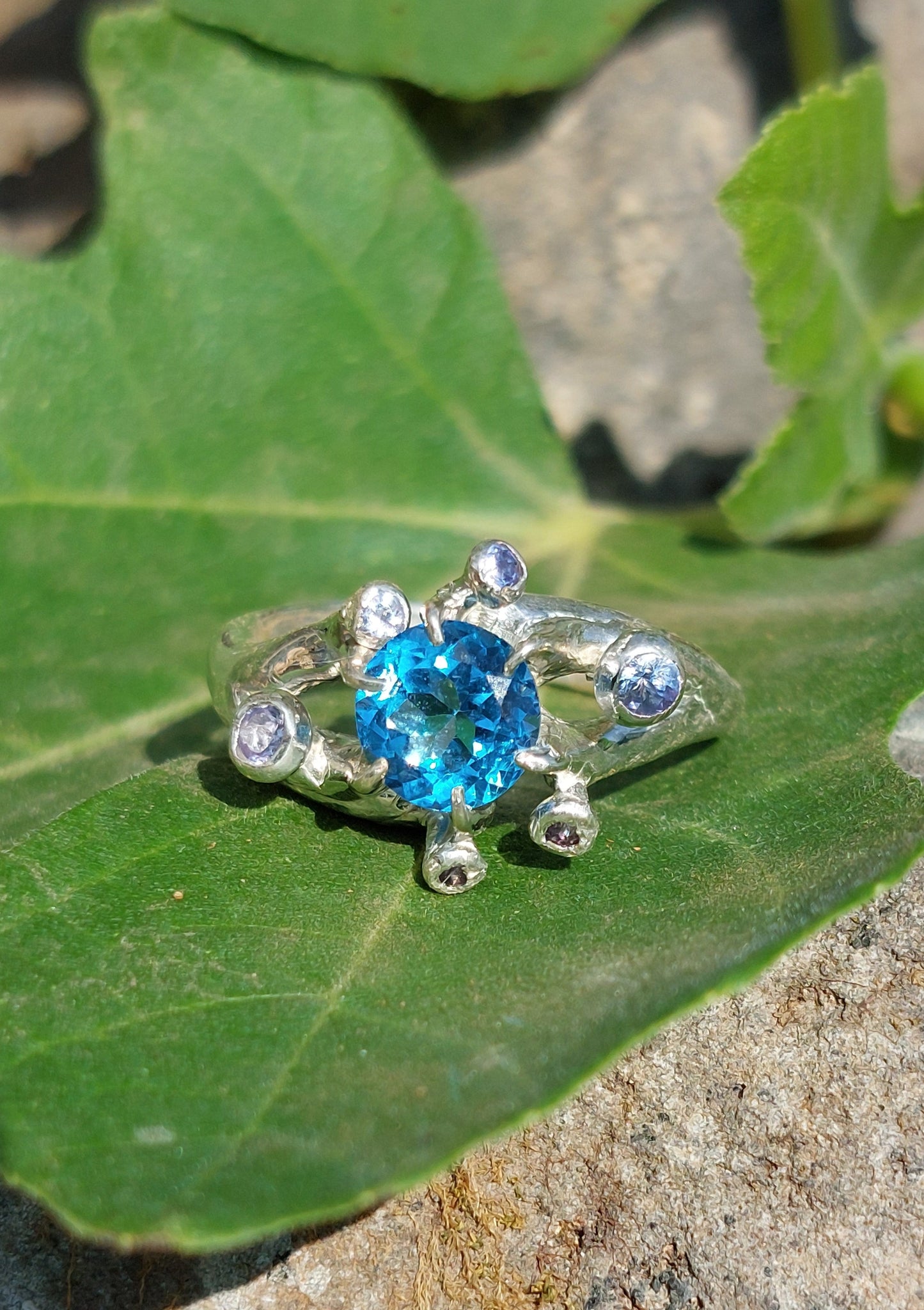Anello Organico in Argento con Topazio swiss e Tanzaniti