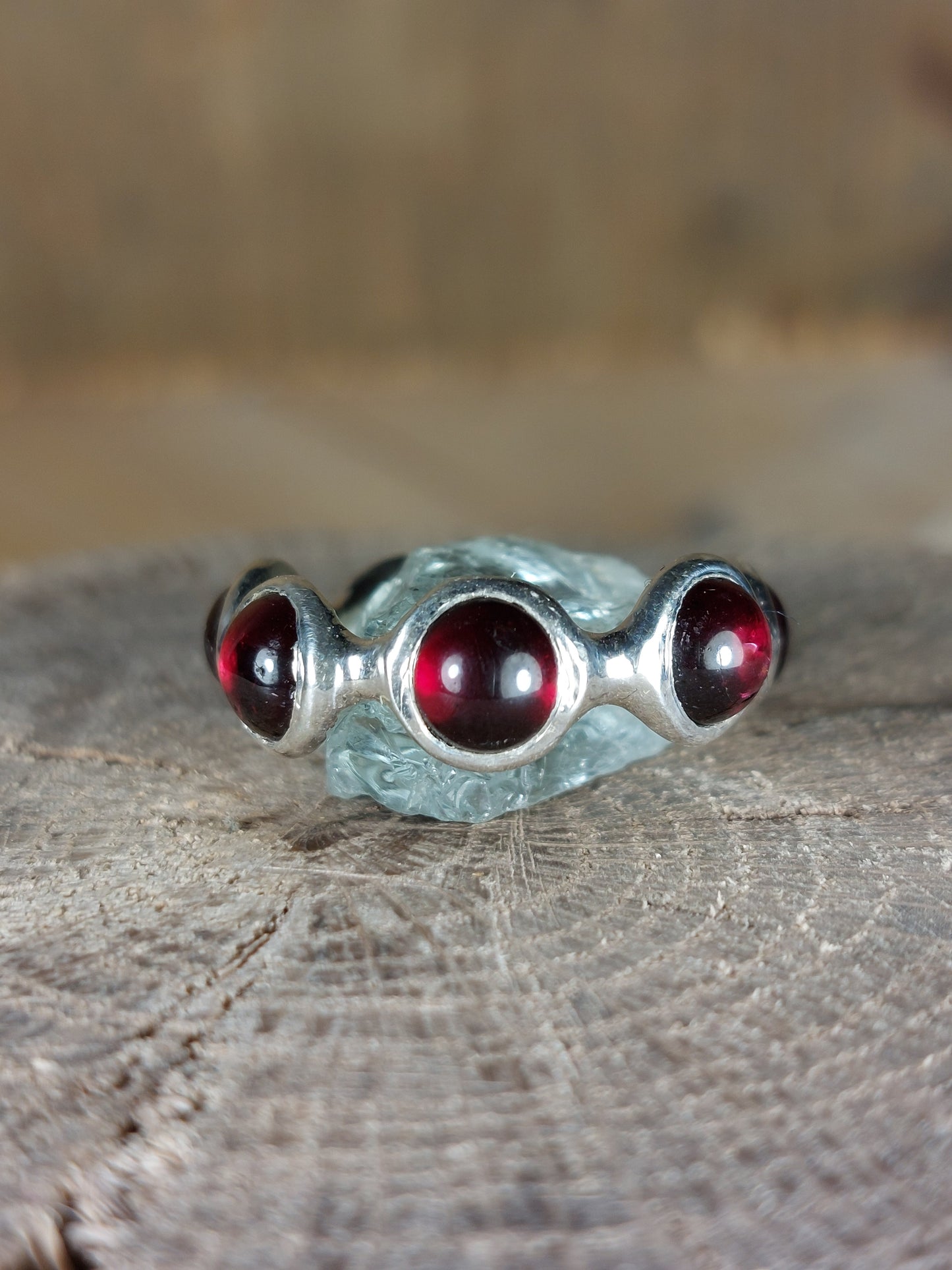 "Medieval" ring with 7 cabochon rubies around