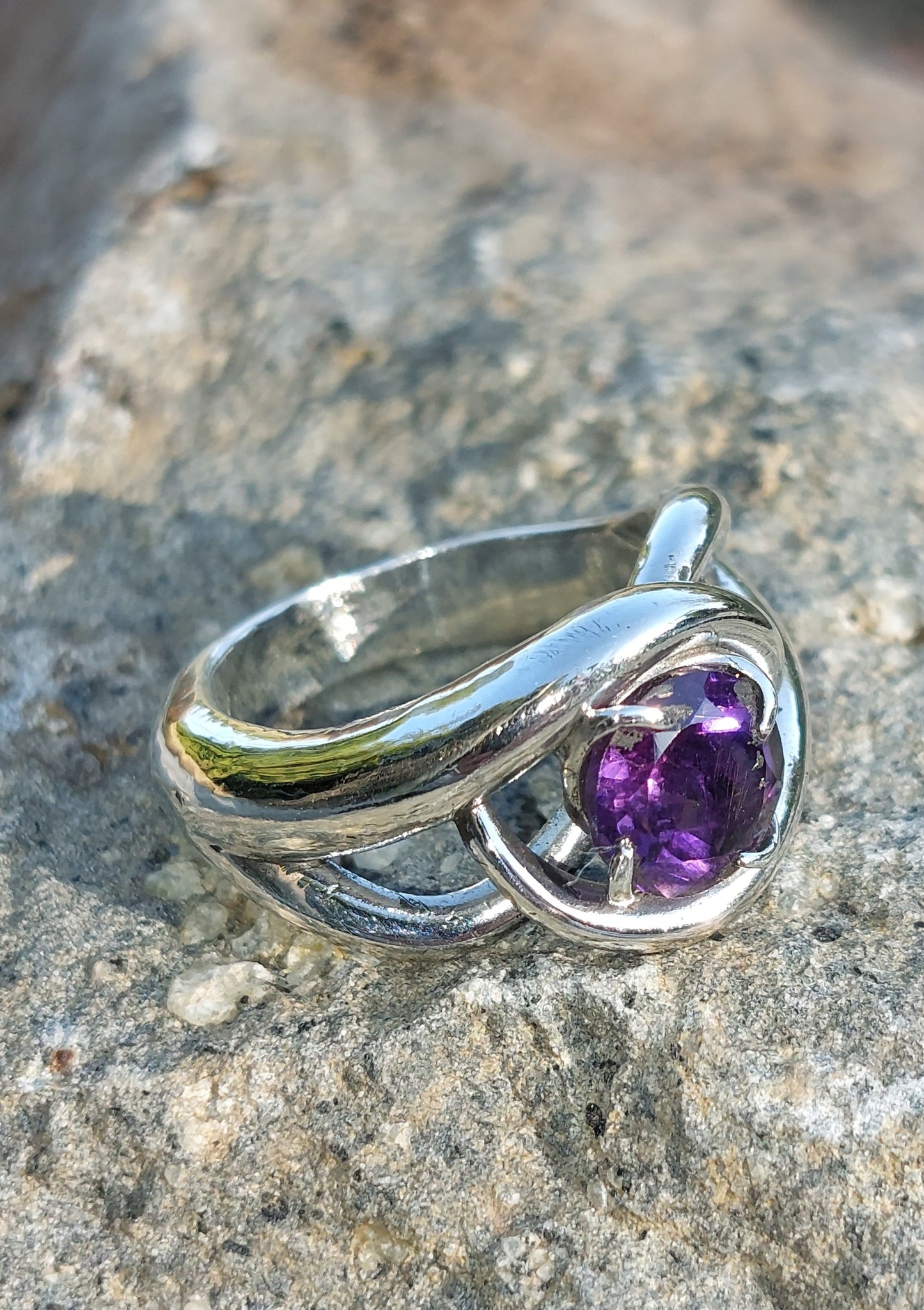 Anello "Rampicante" in argento con ametista