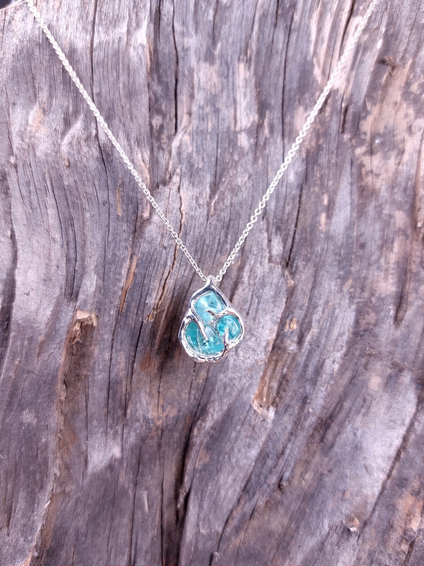 Ciondolo in Argento con Apatite Neon – "Semi di Luce"