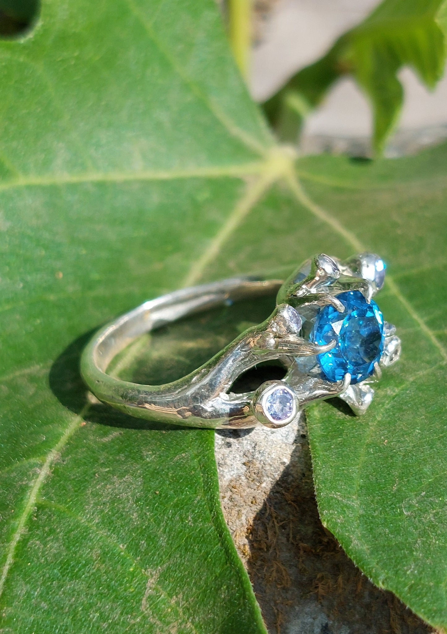 Anello Organico in Argento con Topazio swiss e Tanzaniti
