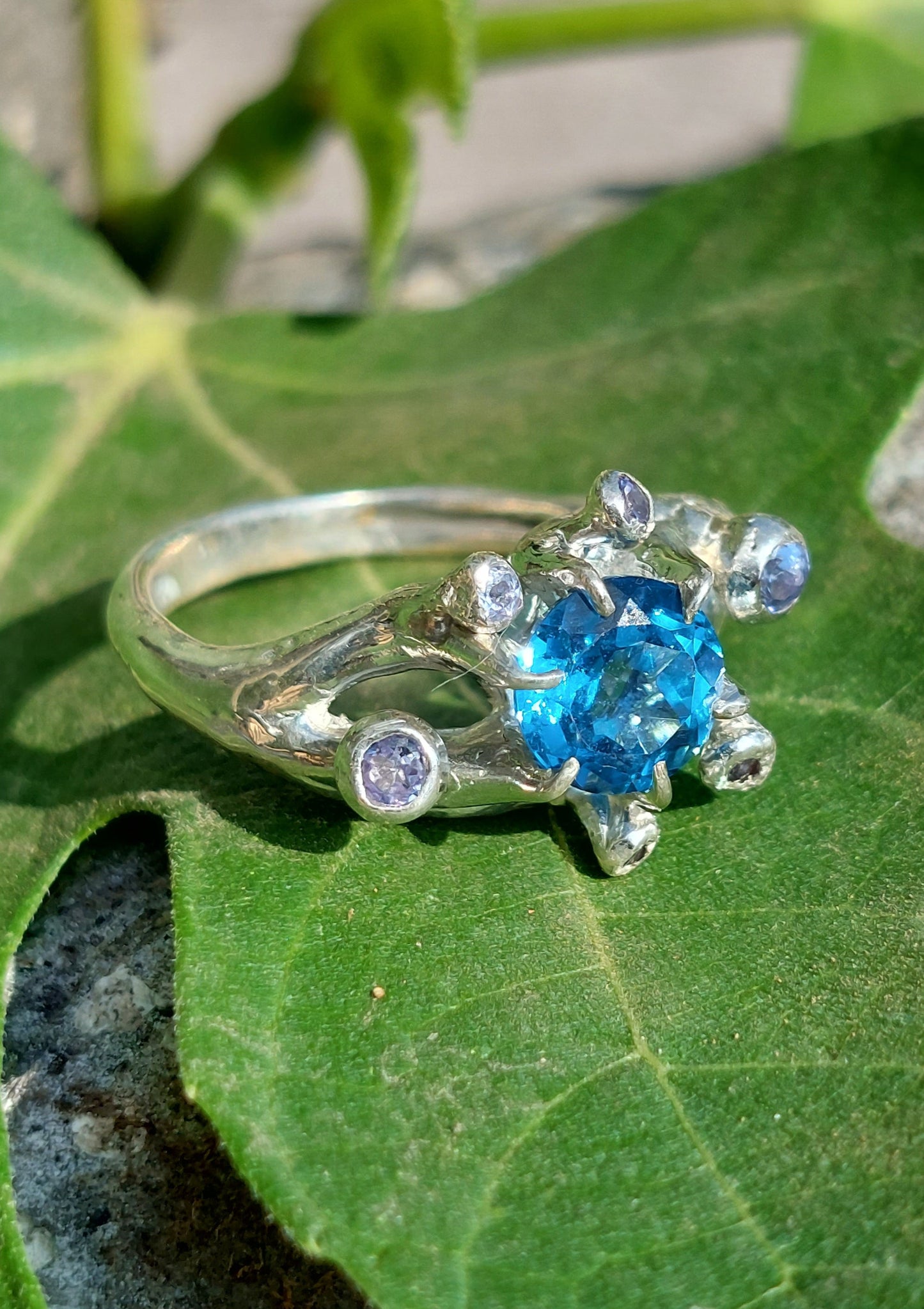 Anello Organico in Argento con Topazio swiss e Tanzaniti