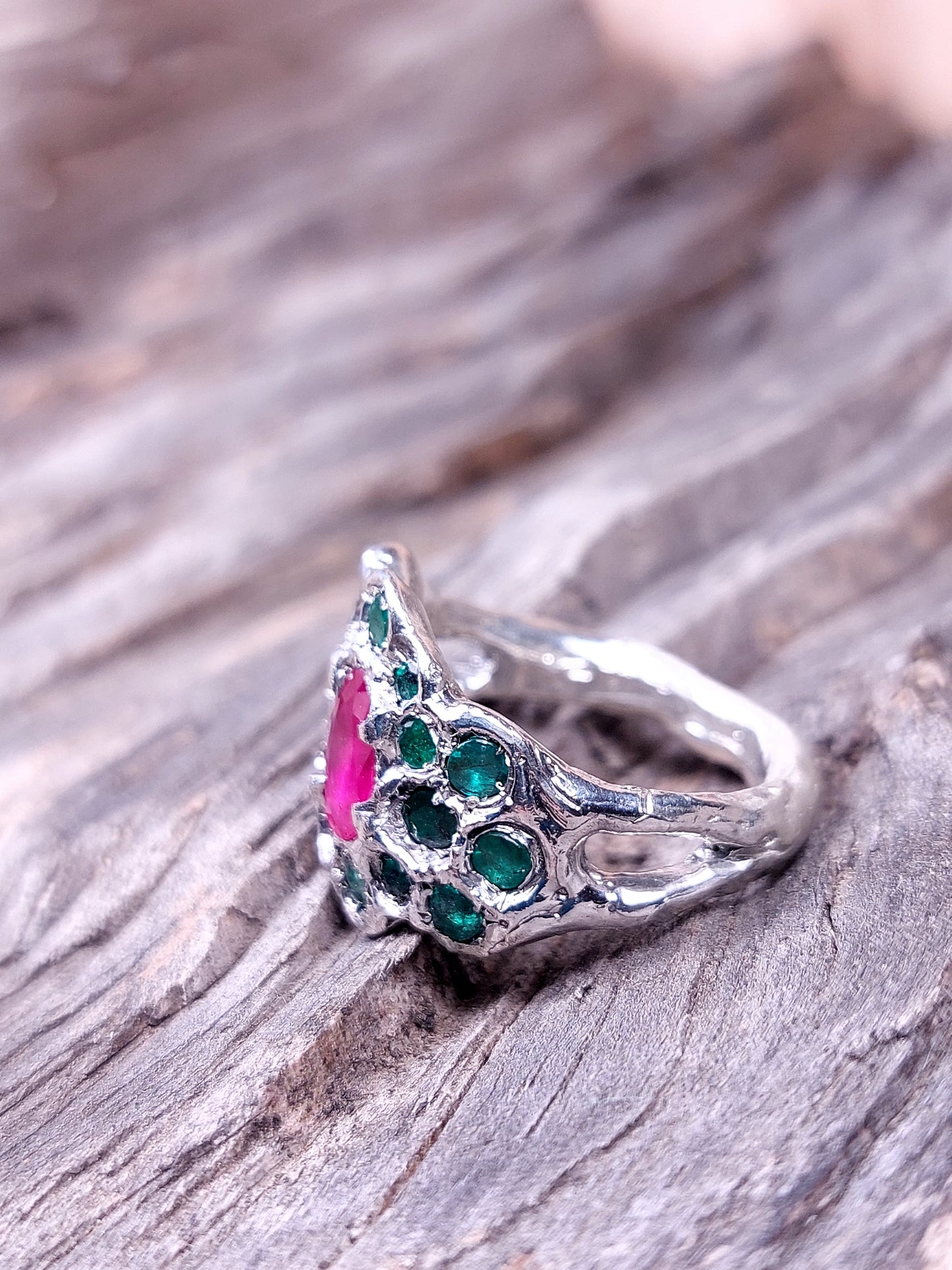 Anello rubino e smeraldi