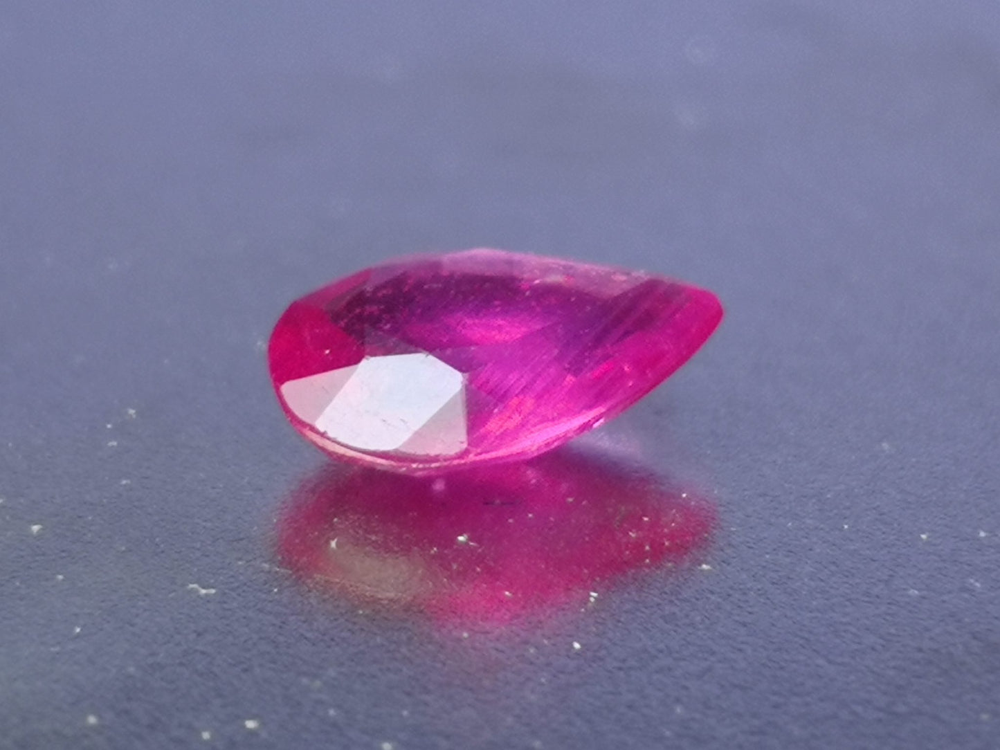 Rubino taglio goccia 0,70 ct